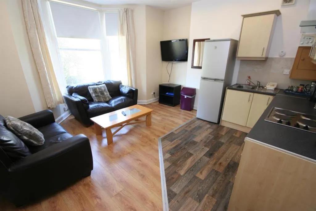 MARLEY MANSIONS APARTMENT - Clarendon