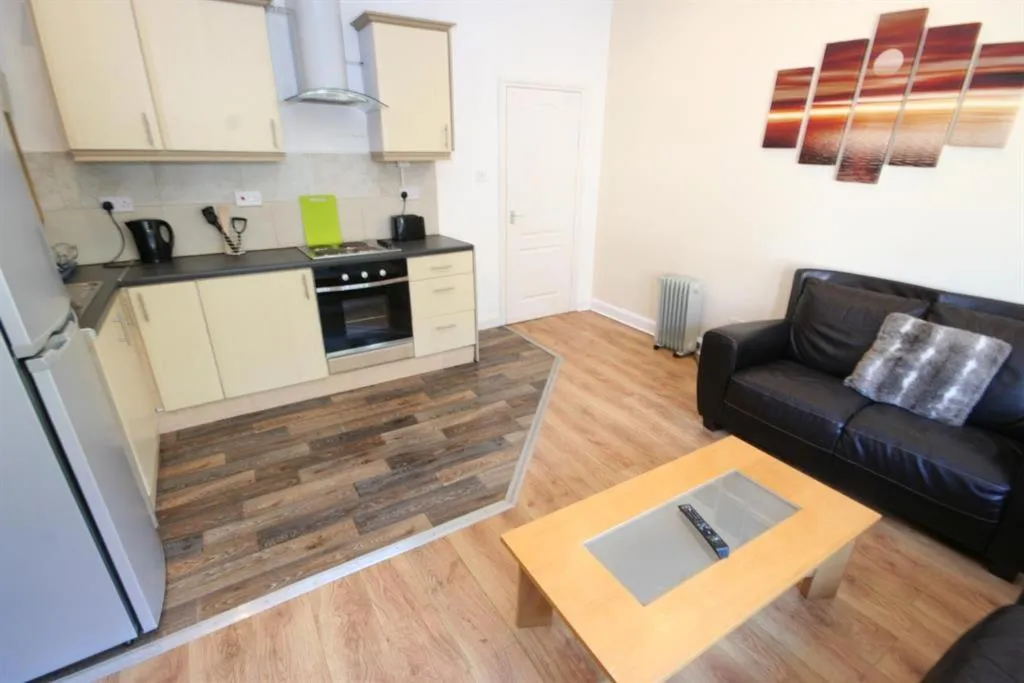 MARLEY MANSIONS APARTMENT - Clarendon