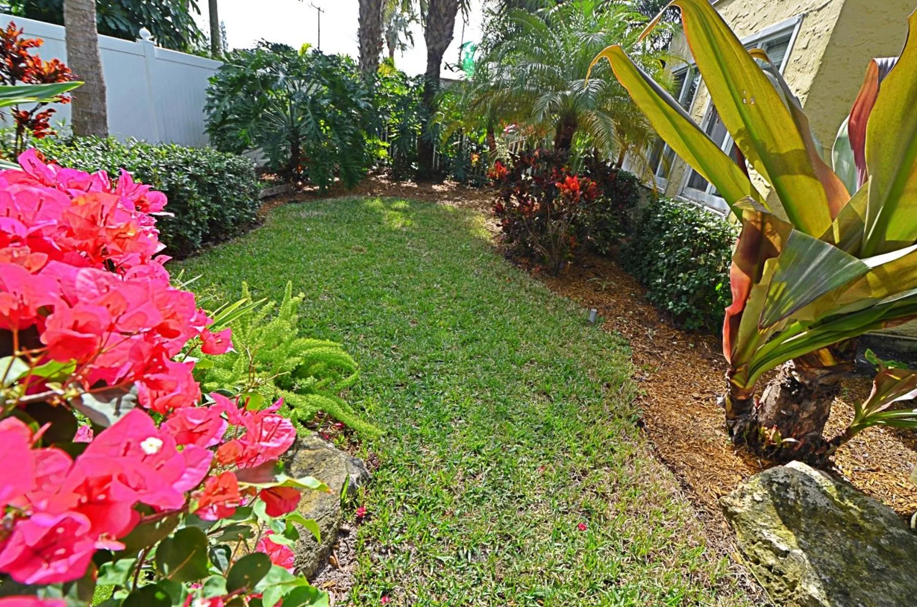 Garden in Magical villa -Private pool-spa & garden