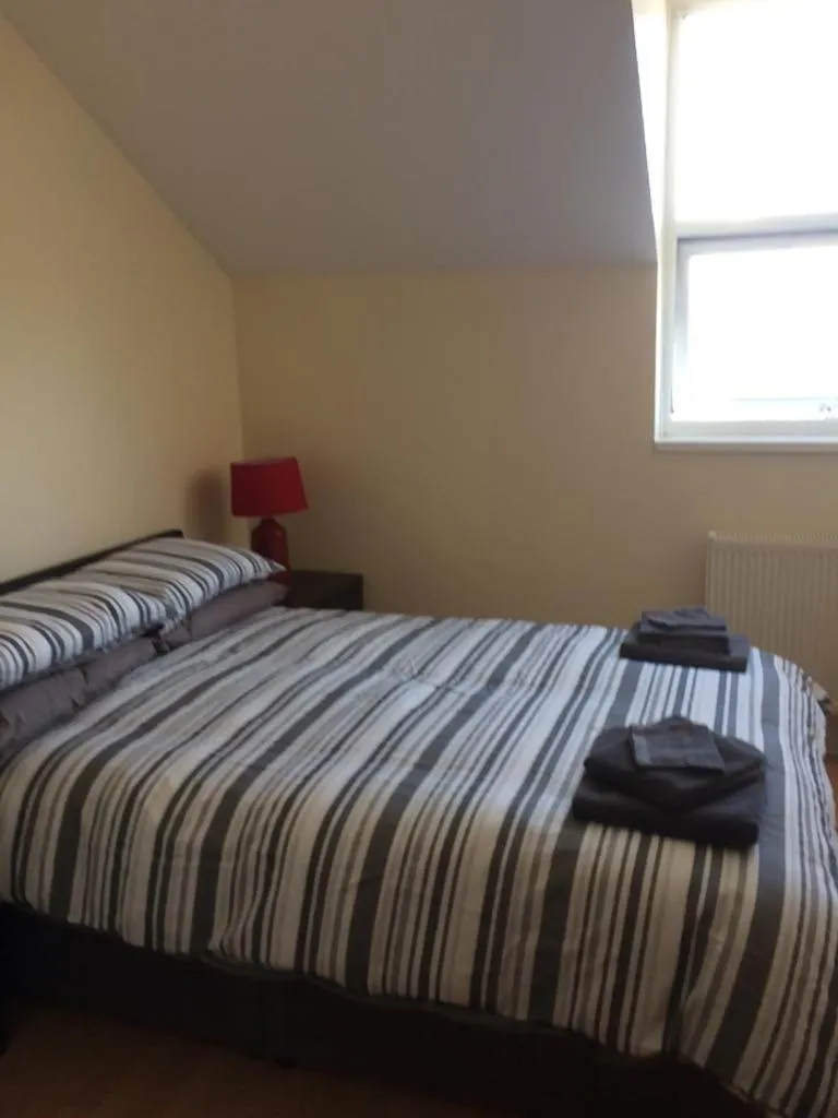 Bedroom, Bed in MARLEY MANSIONs APARTMENTS - KING ST REF : 10/3