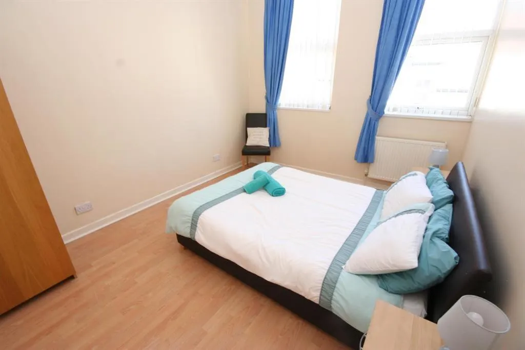 Bed in MARLEY MANSIONs APARTMENTS - KING ST REF : 10/3