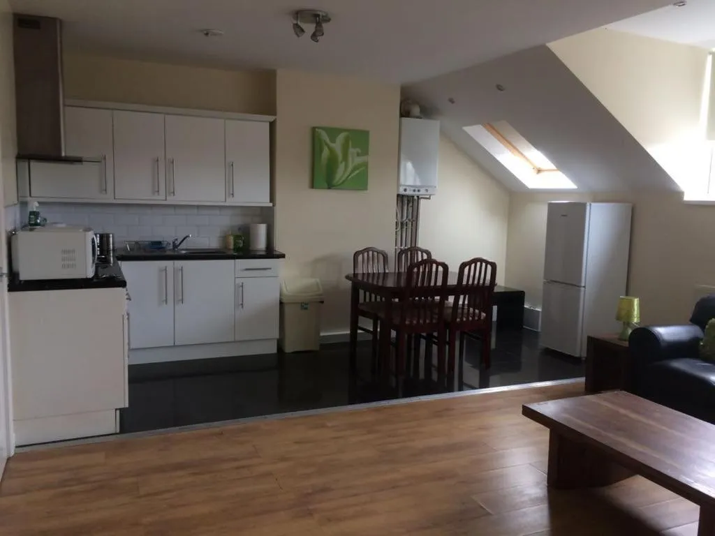 Dining area in MARLEY MANSIONs APARTMENTS - KING ST REF : 10/3