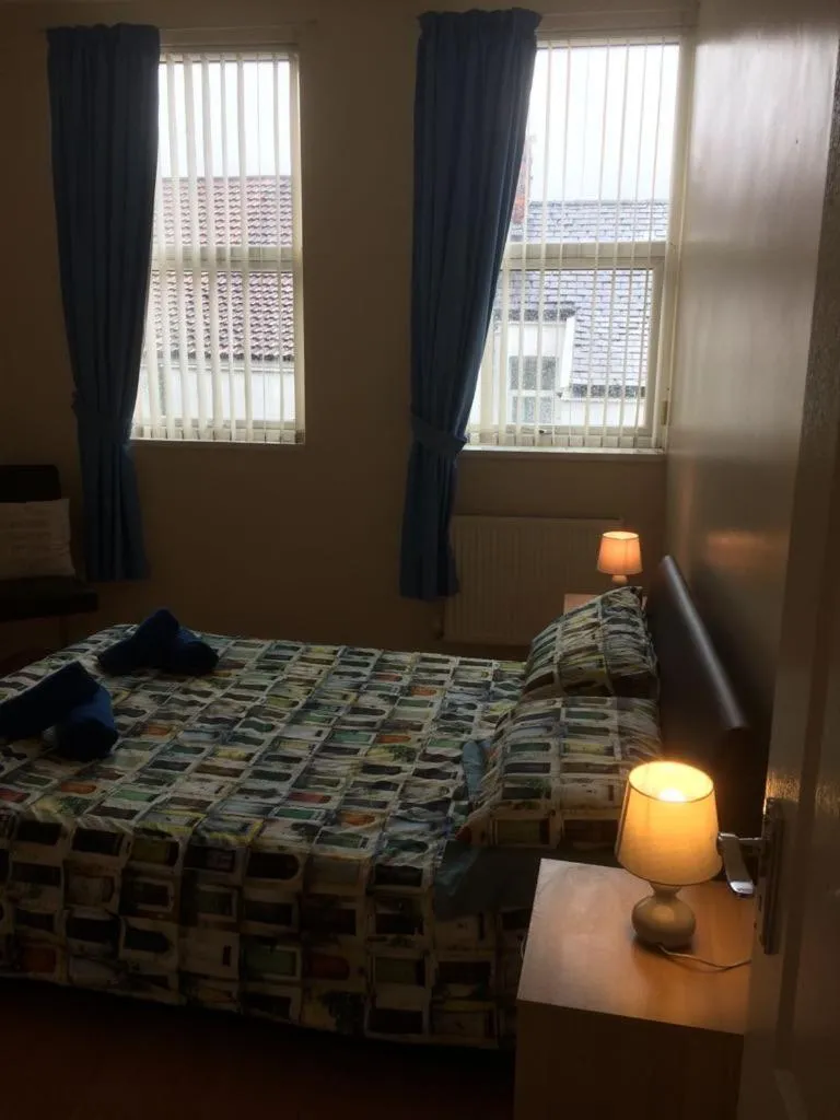 Bed in MARLEY MANSIONs APARTMENTS - KING ST REF : 10/3