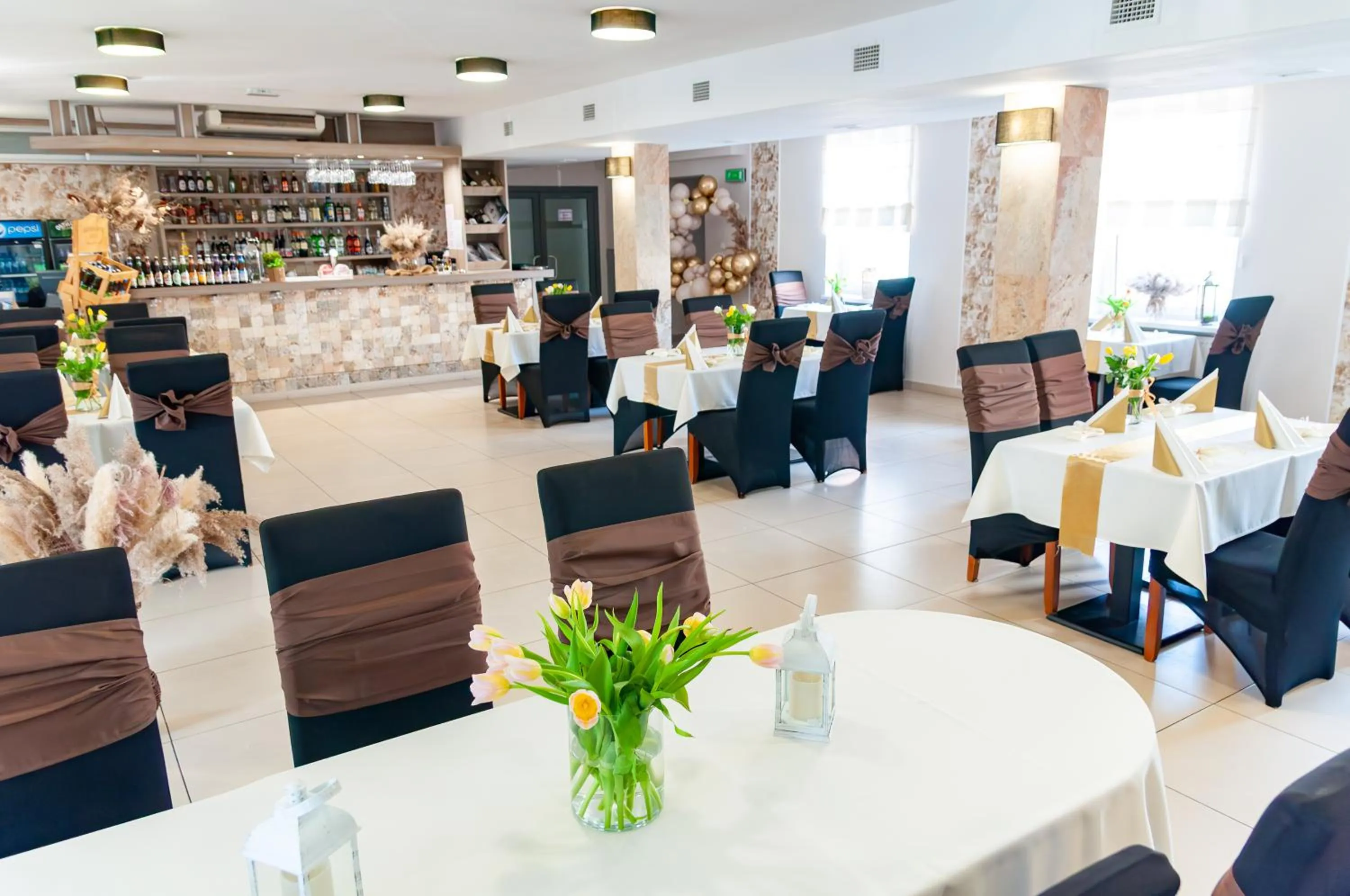 Restaurant/places to eat in Vistula Hotel