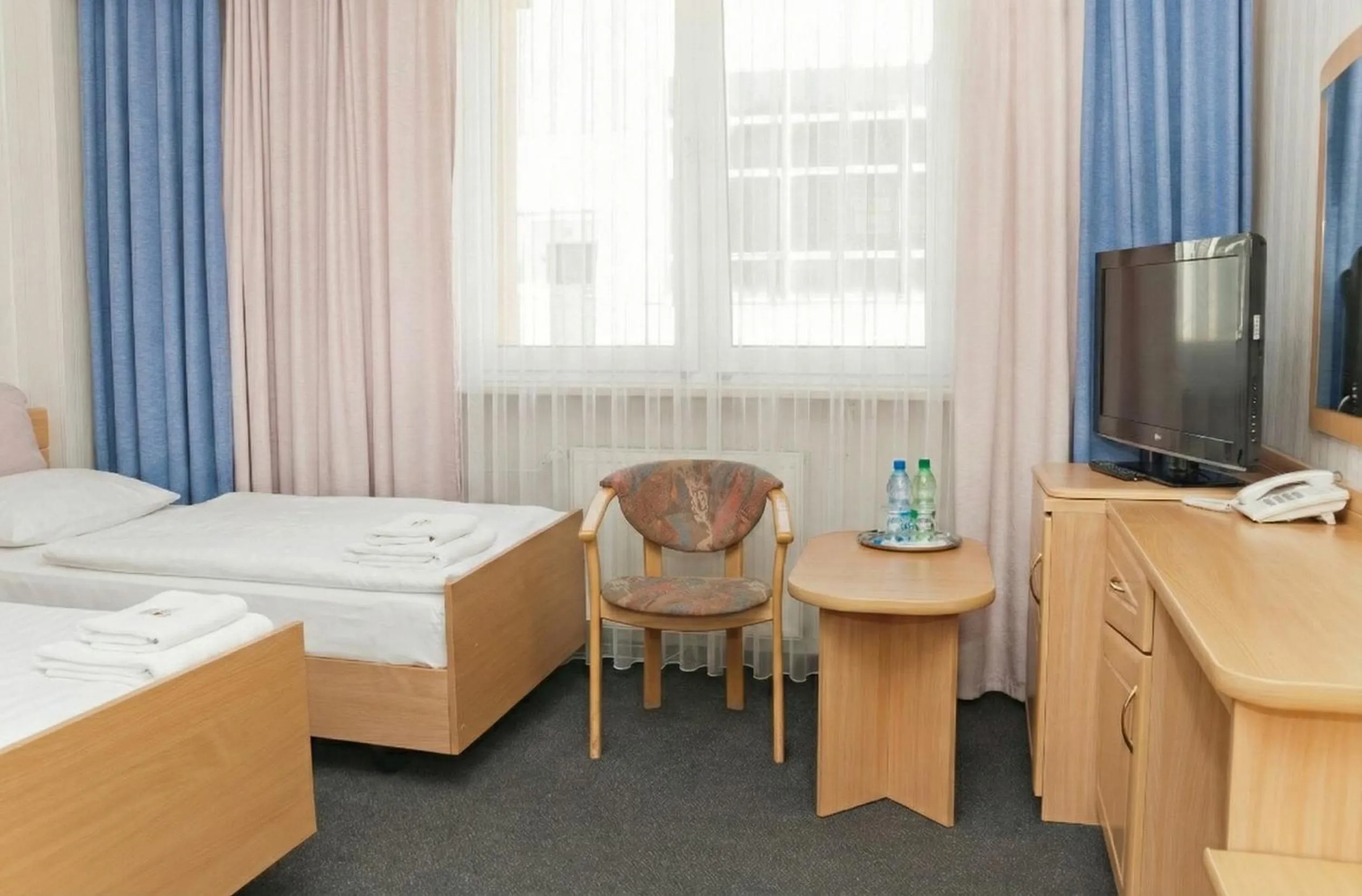 Photo of the whole room, Bed in Vistula Hotel