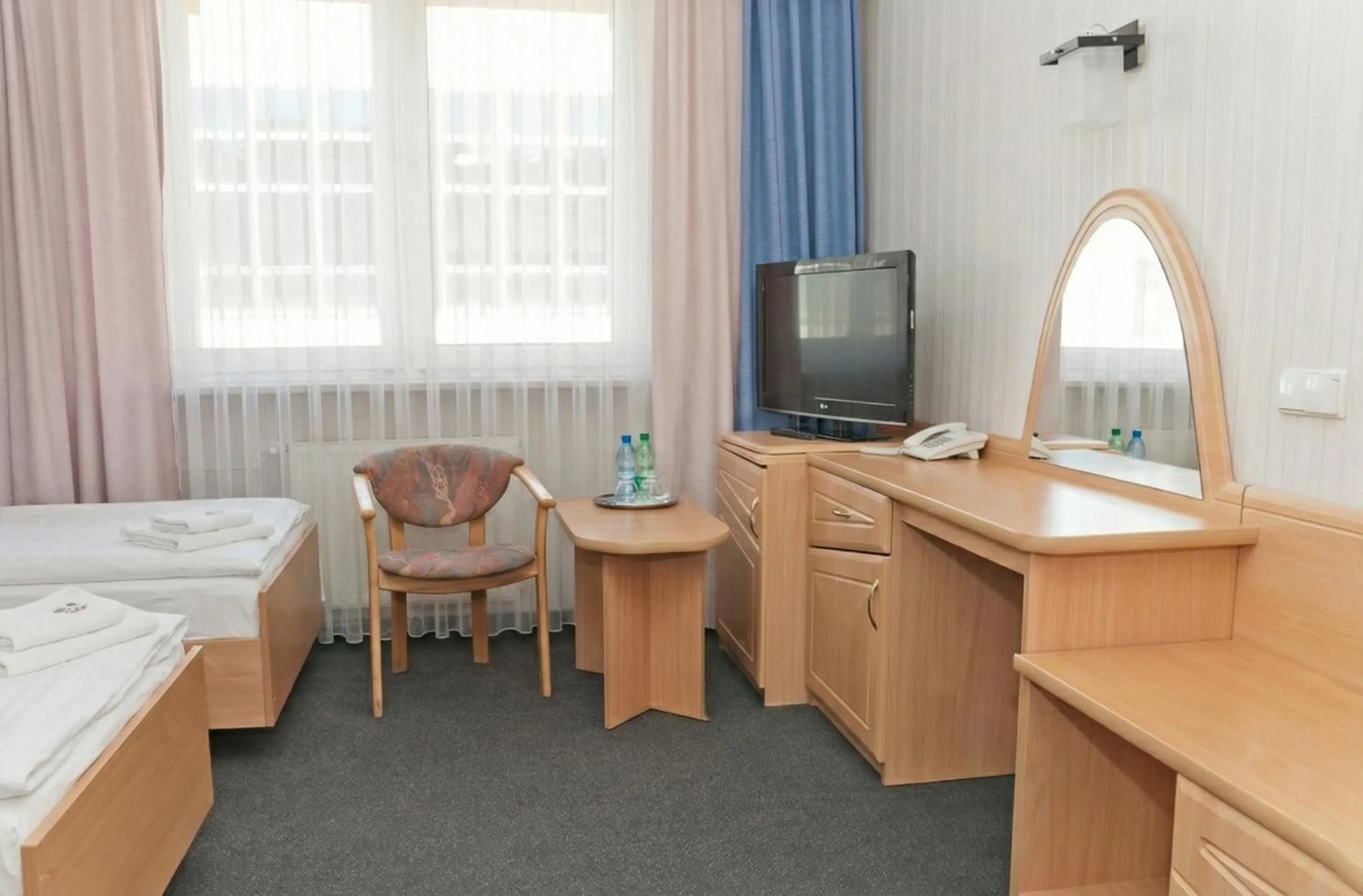 Photo of the whole room, Bed in Vistula Hotel