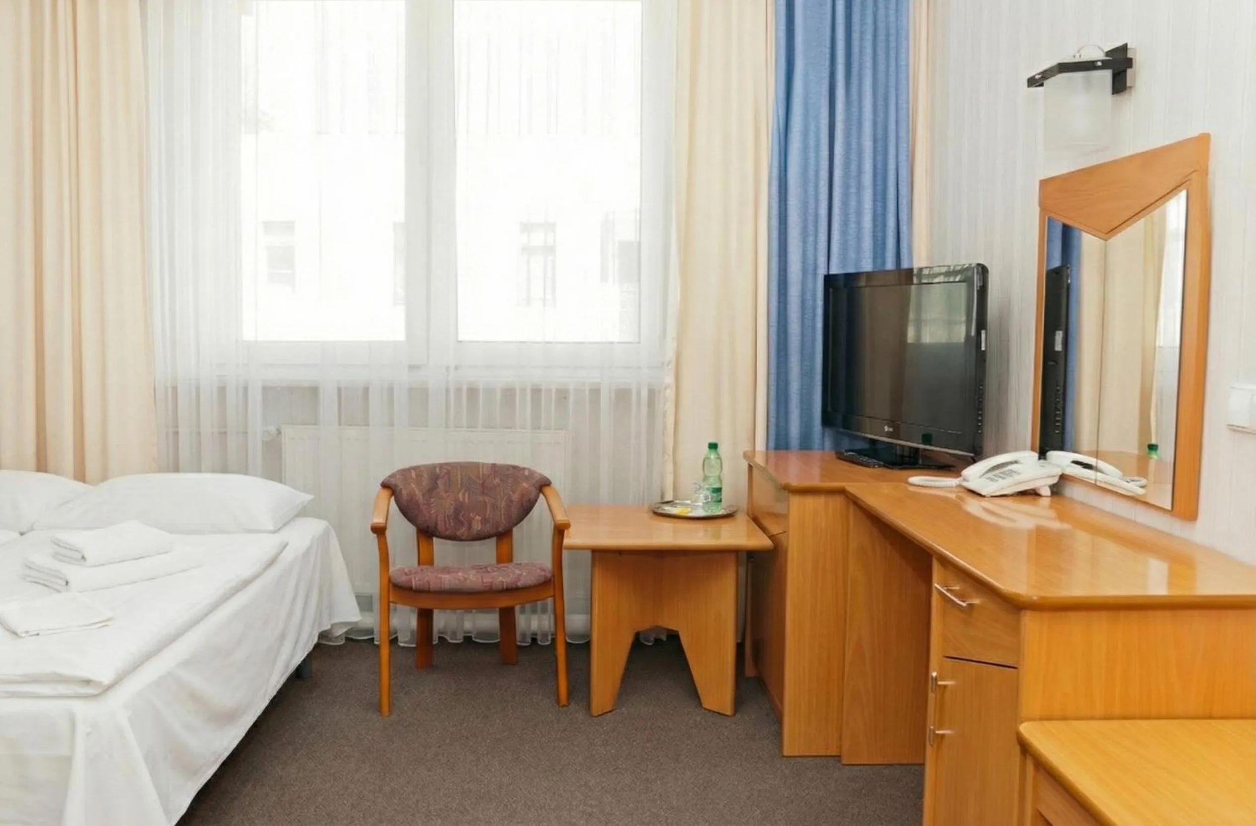 Photo of the whole room, Bed in Vistula Hotel