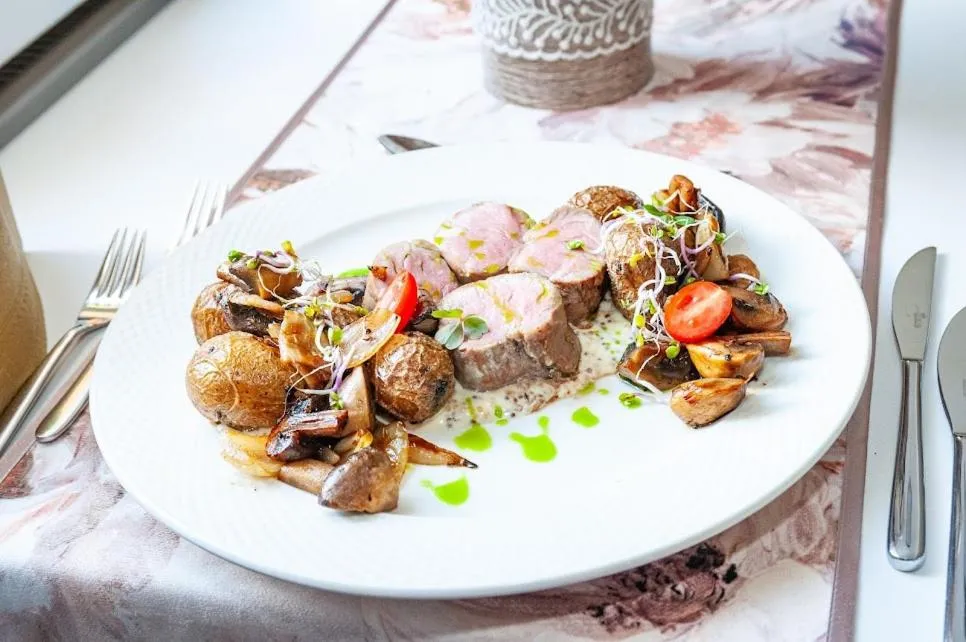 Restaurant/places to eat in Vistula Hotel