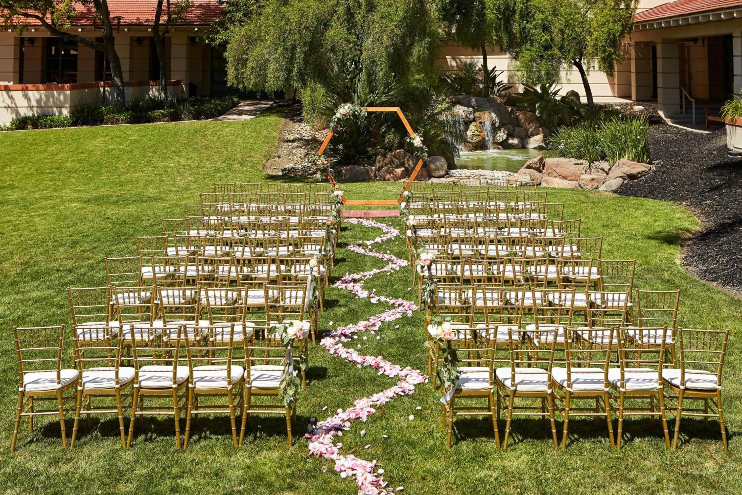 Swimming pool in Sheraton San Jose Silicon Valley
