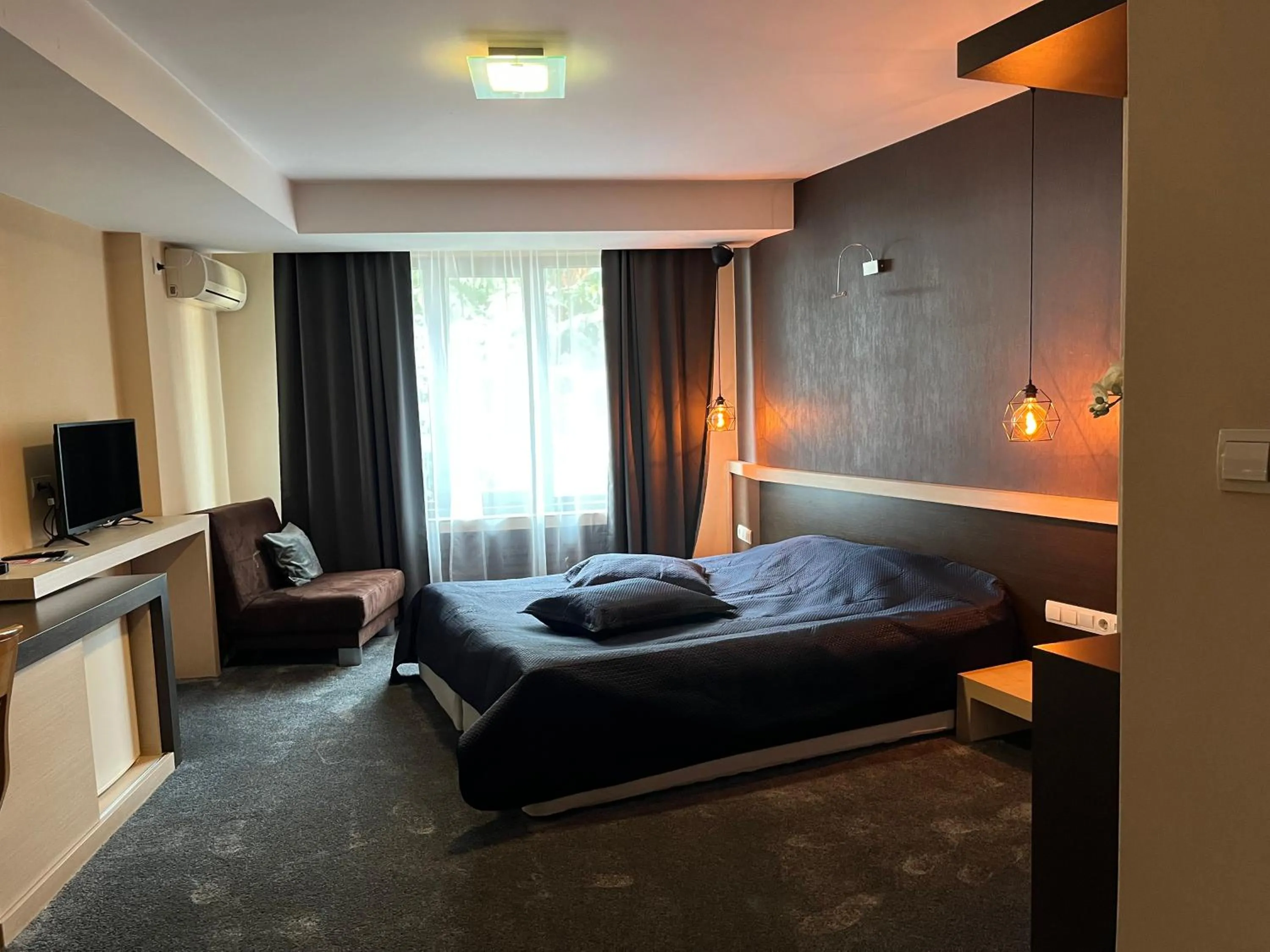 Photo of the whole room, Bed in Edi Hotel