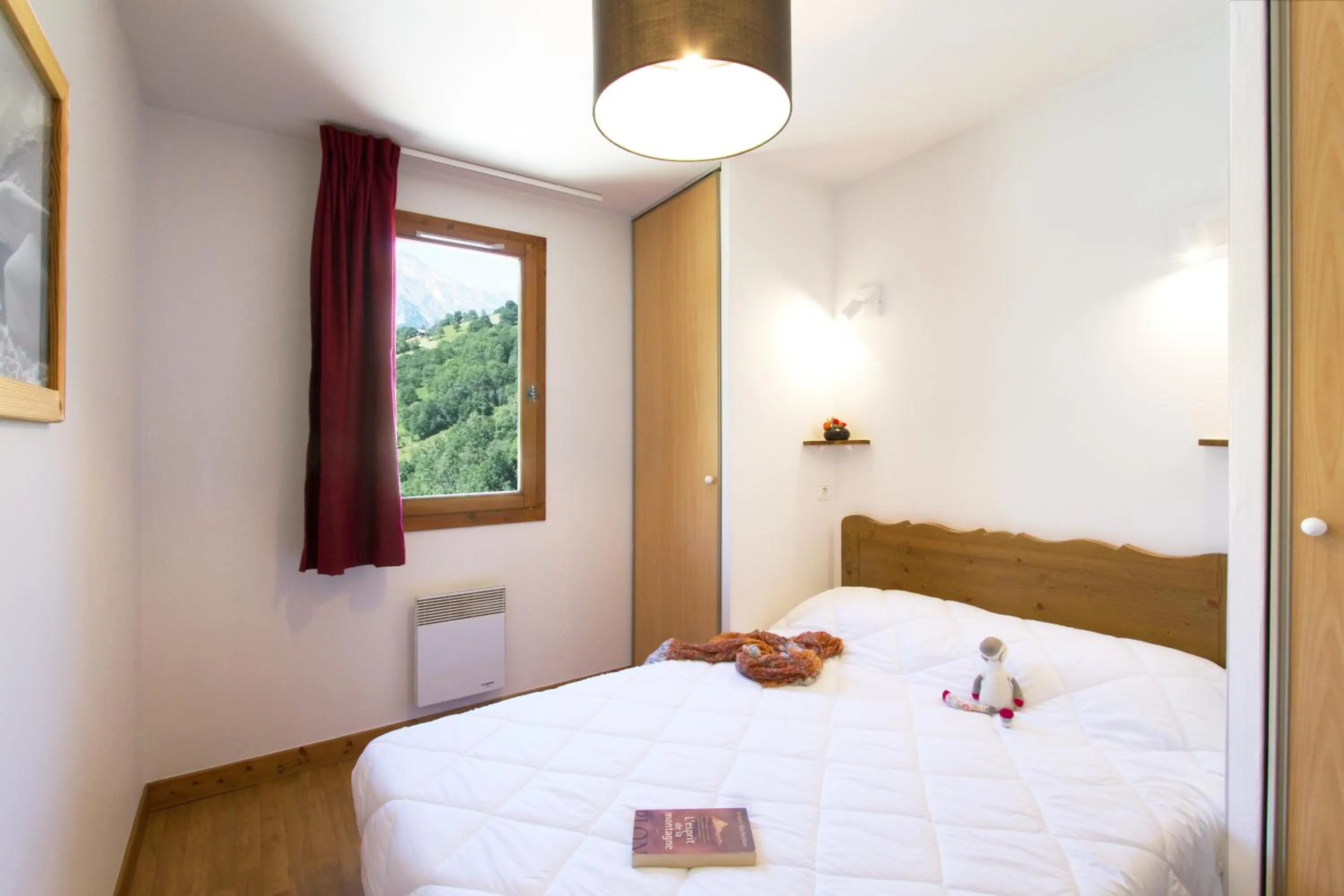 Bedroom, Bed in Résidence Odalys Le Hameau et les Chalets de la Vallée d'Or