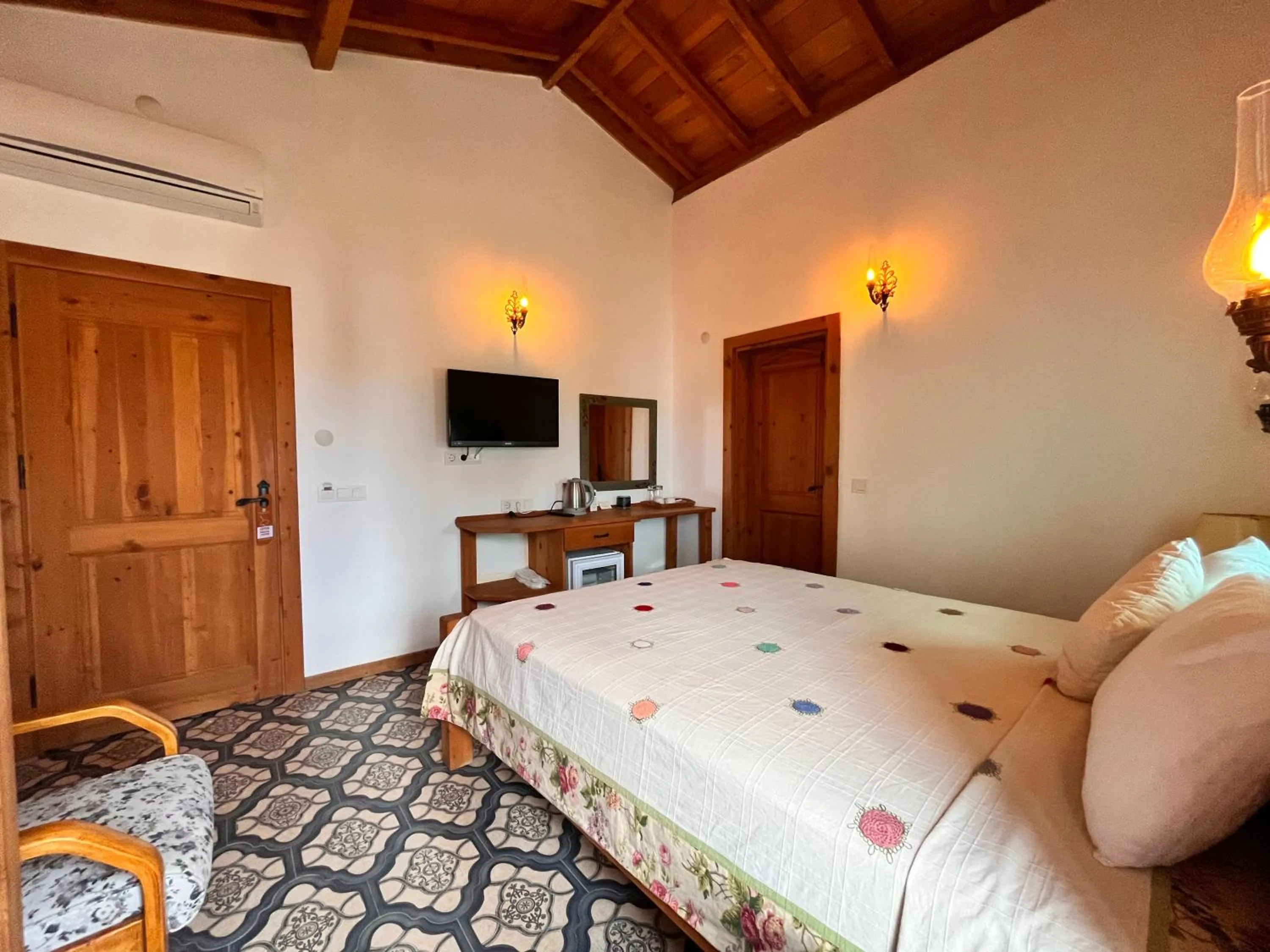 Bed in Eski Datça Otel