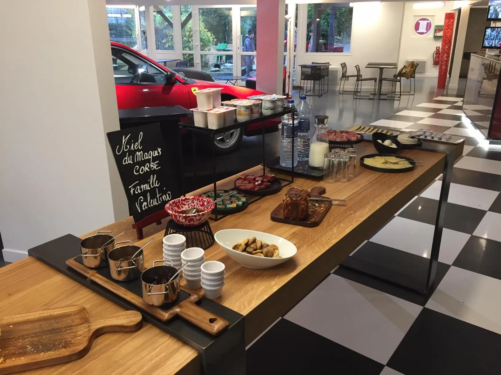 Breakfast in Enzo Hotels Trappes by Kyriad Direct