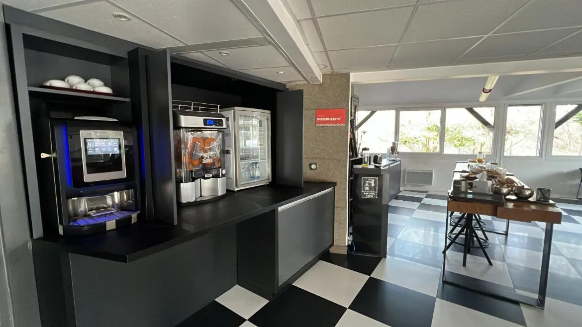 Breakfast in Enzo Hotels Trappes by Kyriad Direct