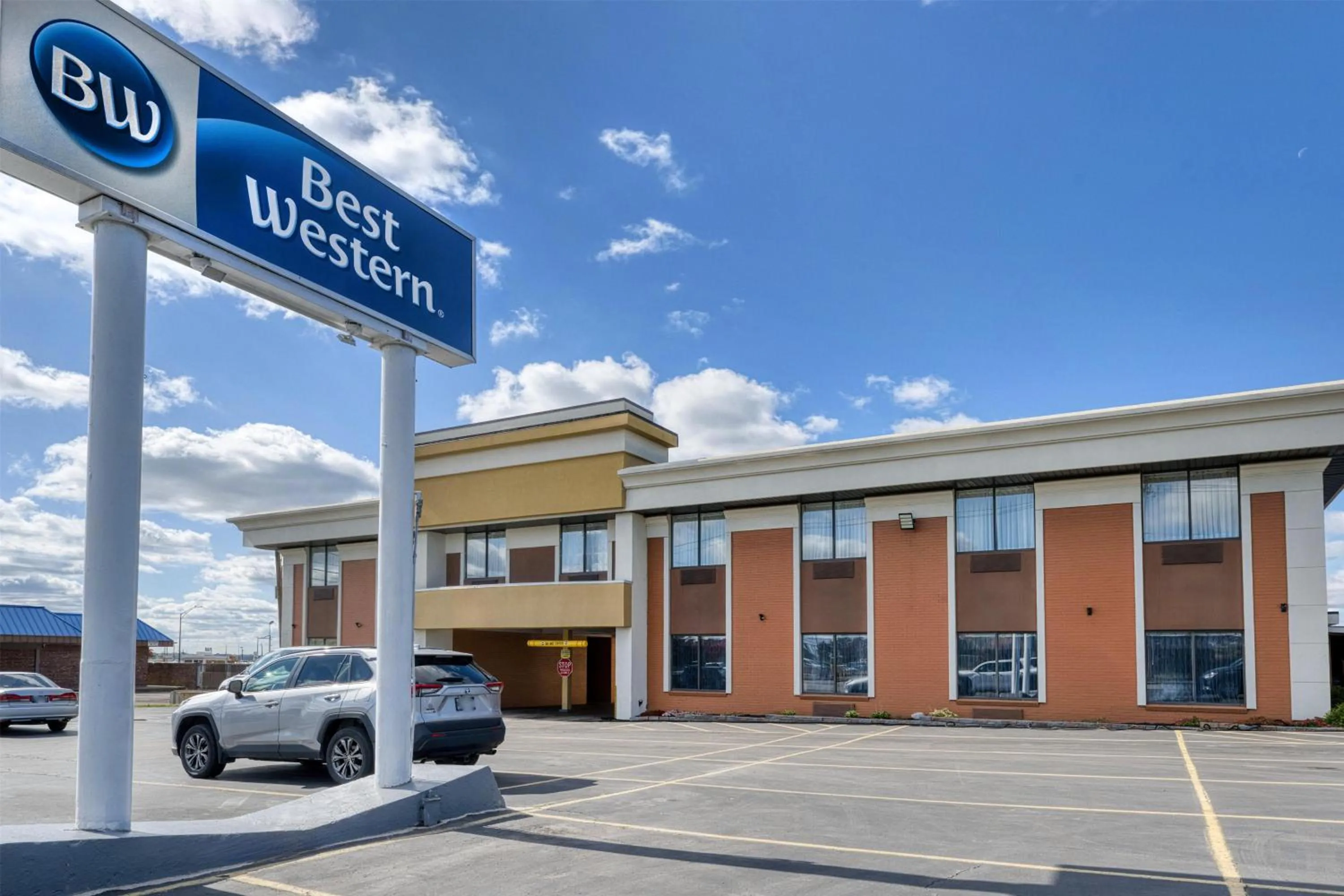 Property building in Best Western Inn at the Rochester Airport