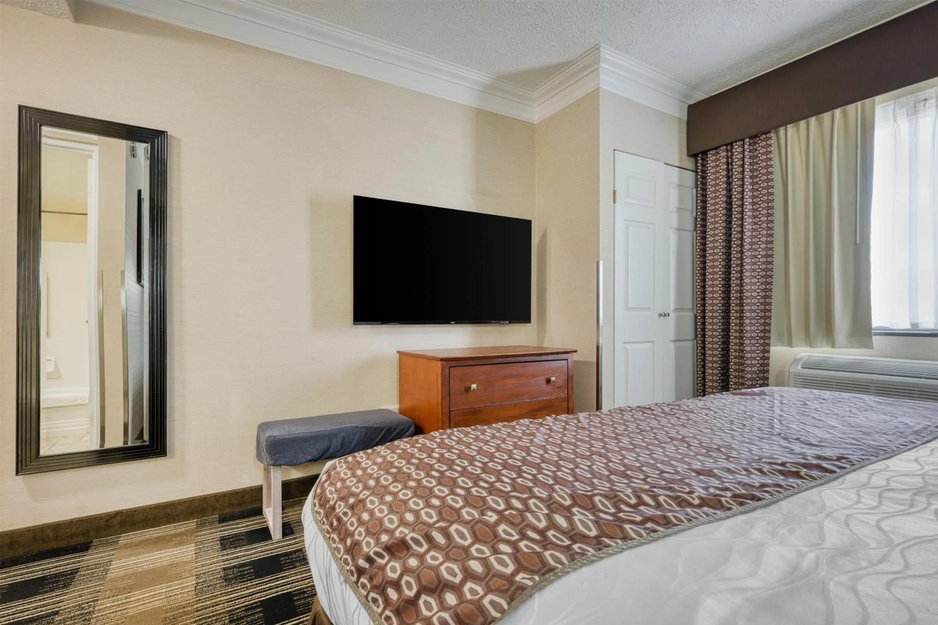 Bedroom, Bed in Best Western Inn at the Rochester Airport