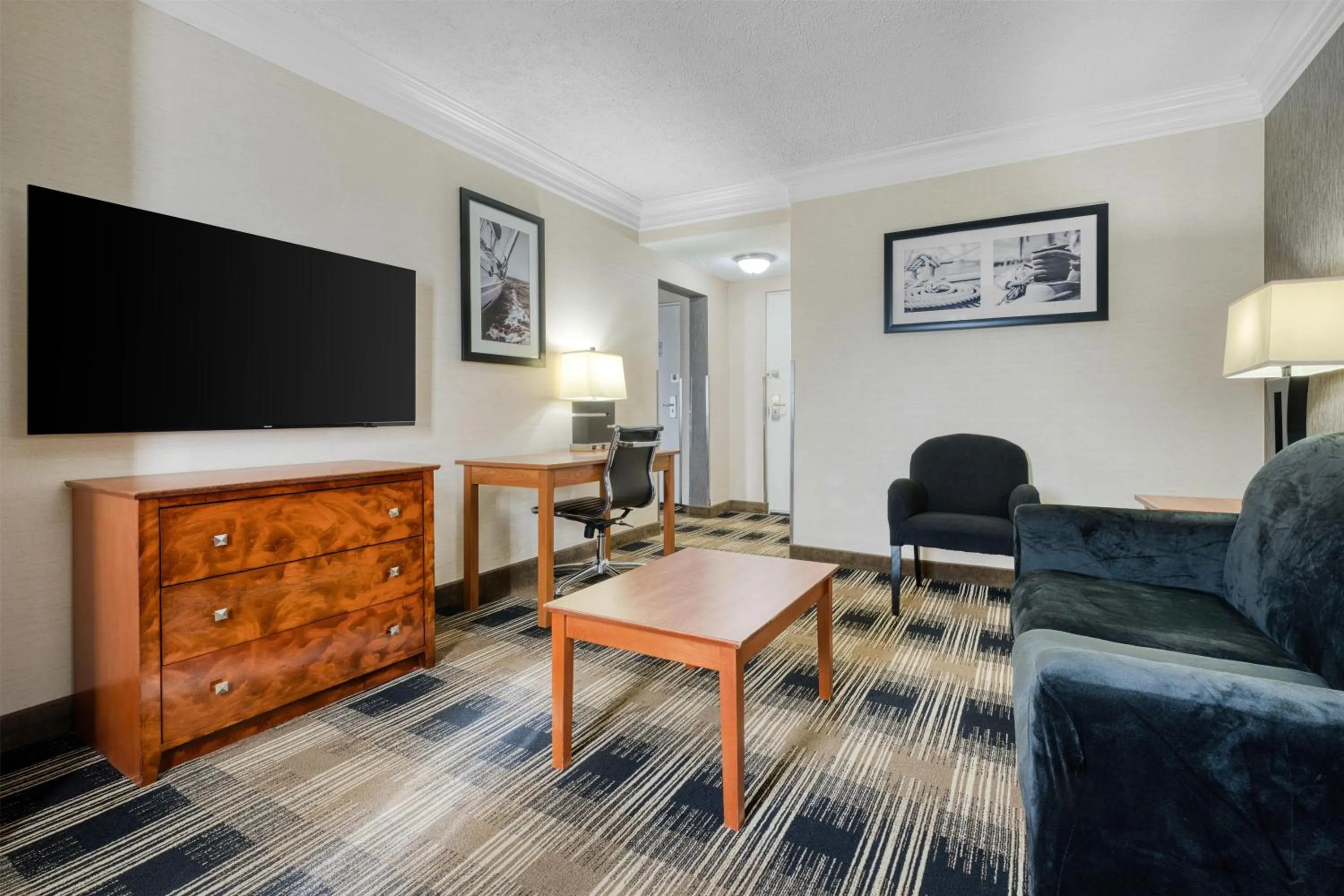 Bedroom in Best Western Inn at the Rochester Airport