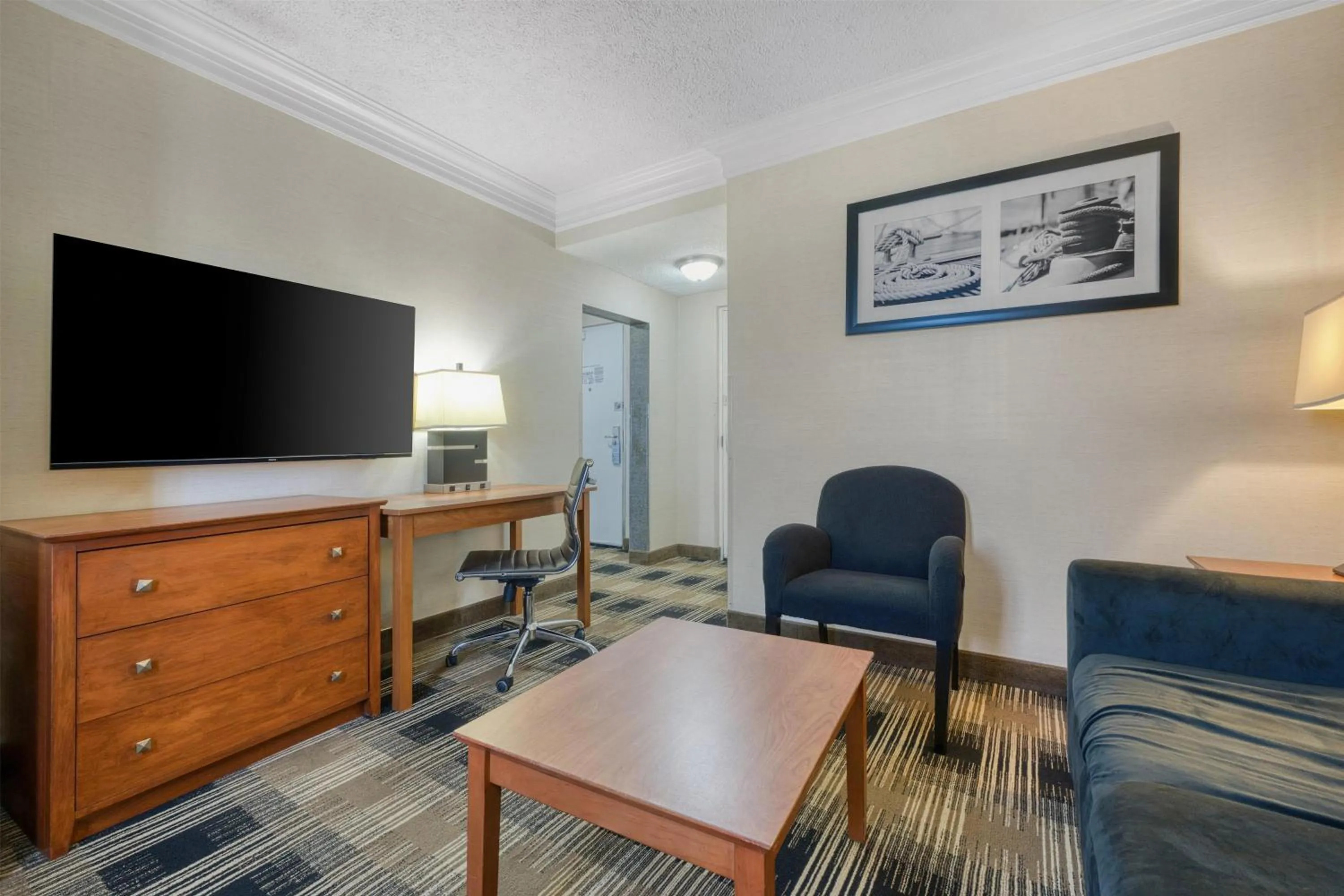 Bedroom in Best Western Inn at the Rochester Airport