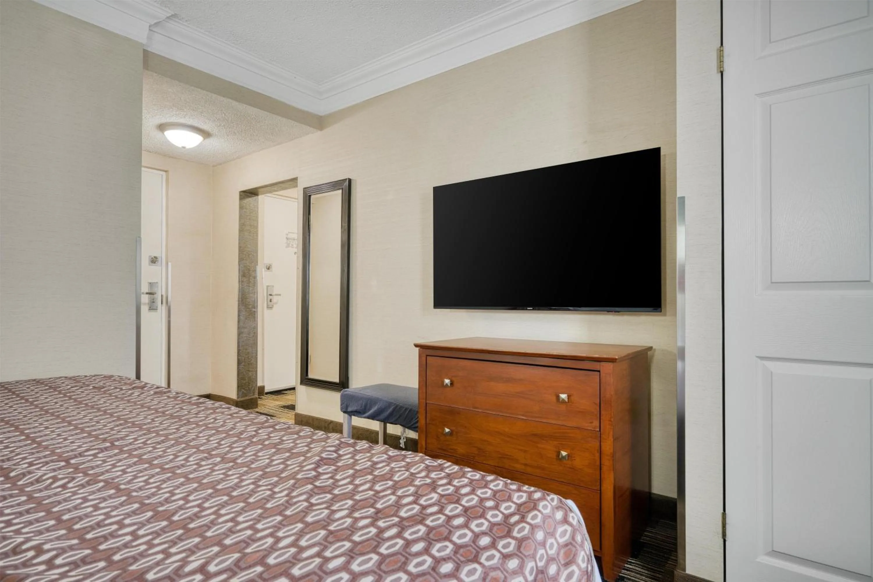 Bedroom, Bed in Best Western Inn at the Rochester Airport