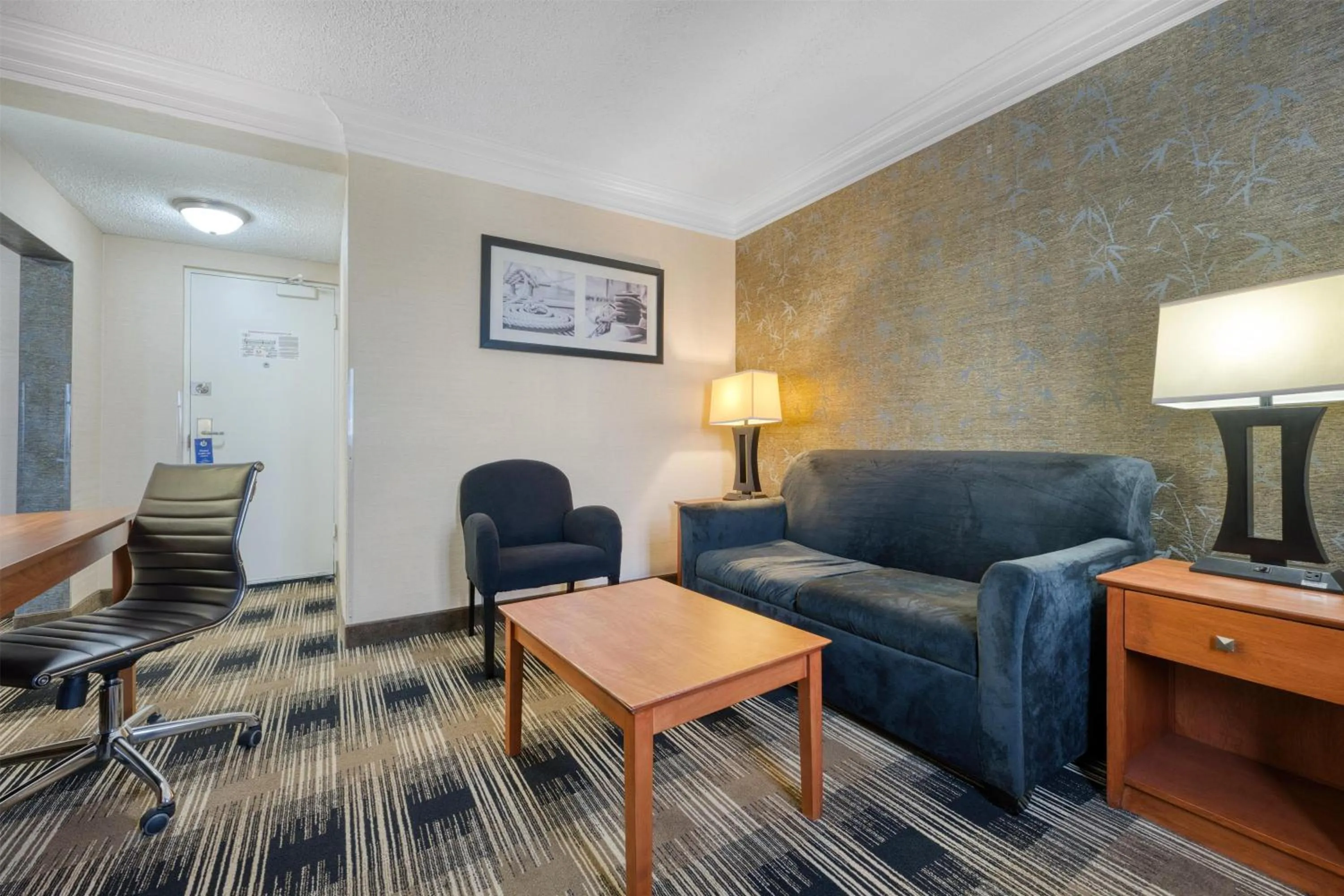 Bedroom in Best Western Inn at the Rochester Airport