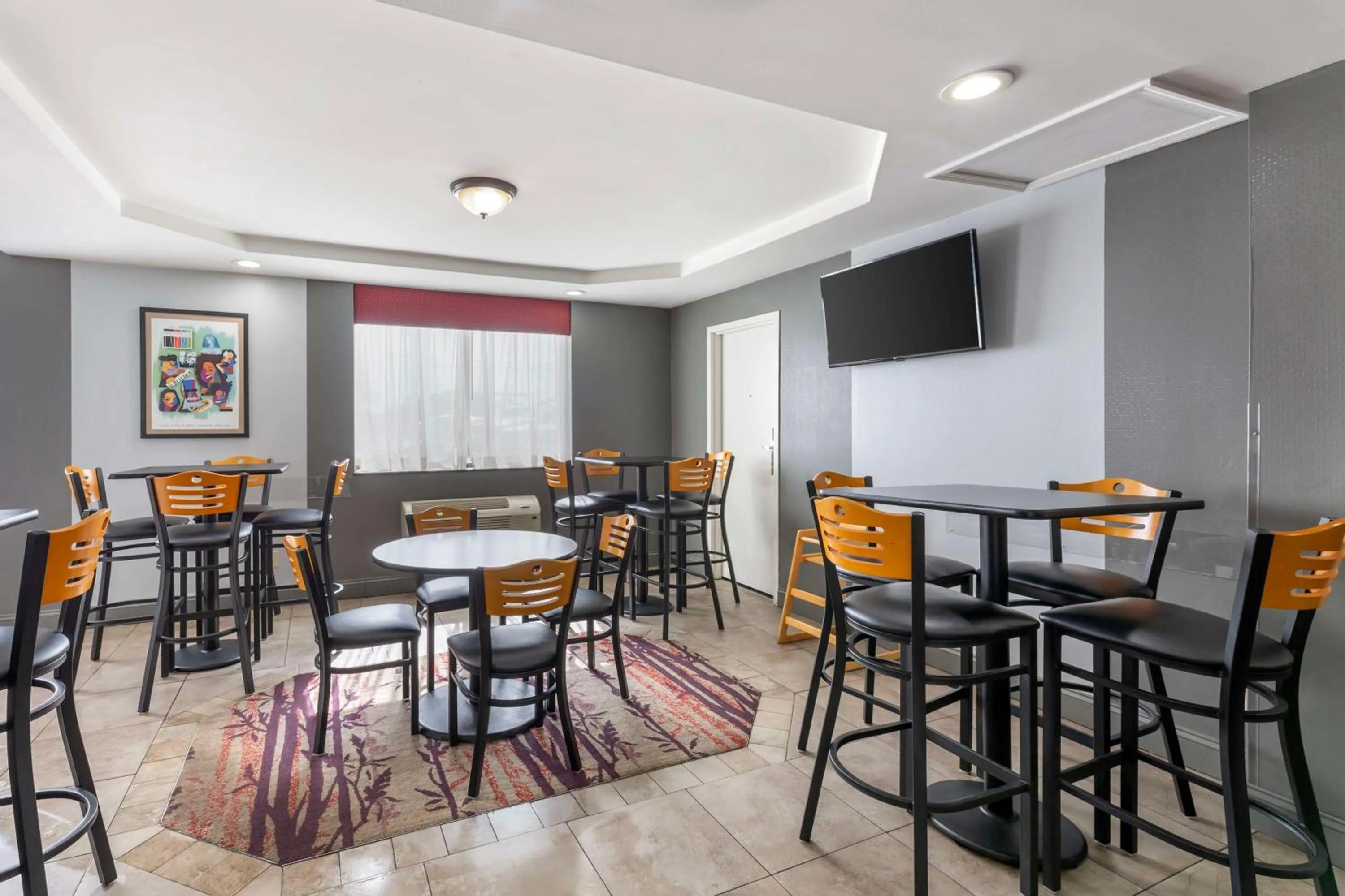 Breakfast in Best Western Inn at the Rochester Airport