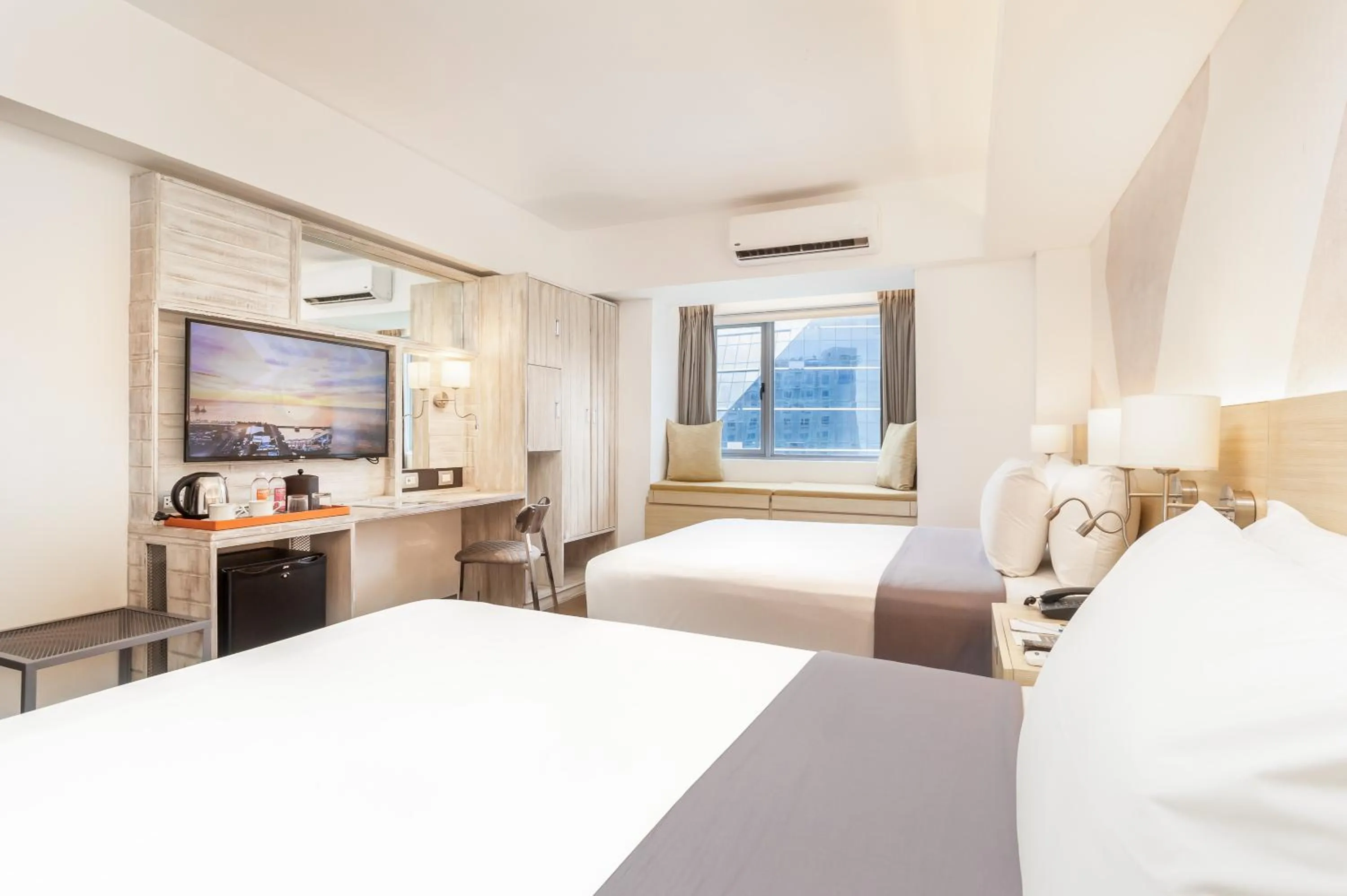 Photo of the whole room, Bed in TRYP by Wyndham Mall of Asia Manila