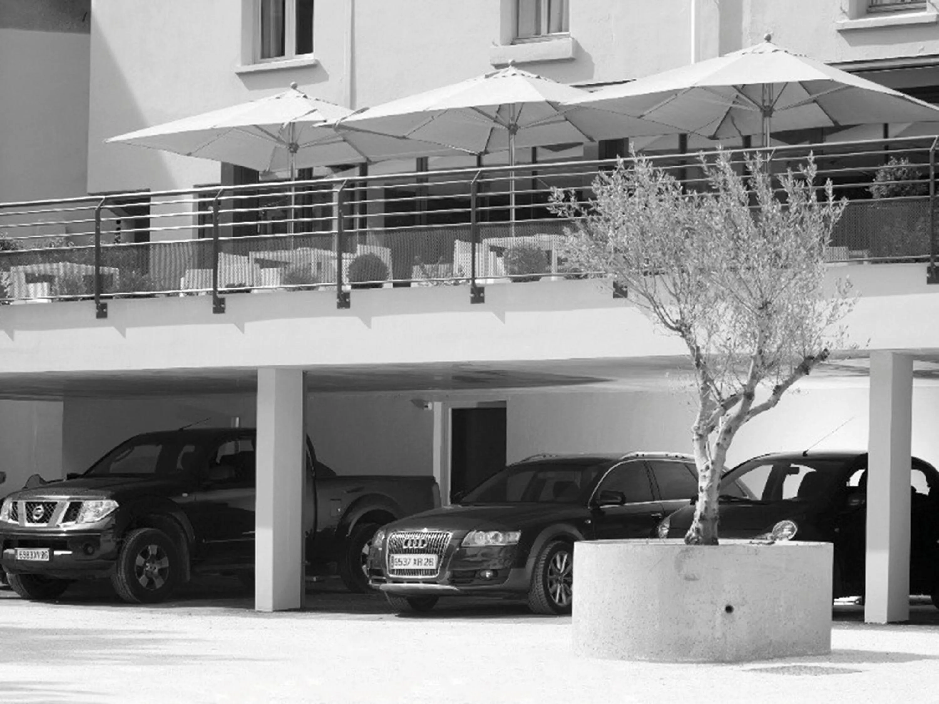 Parking in Hotel De France