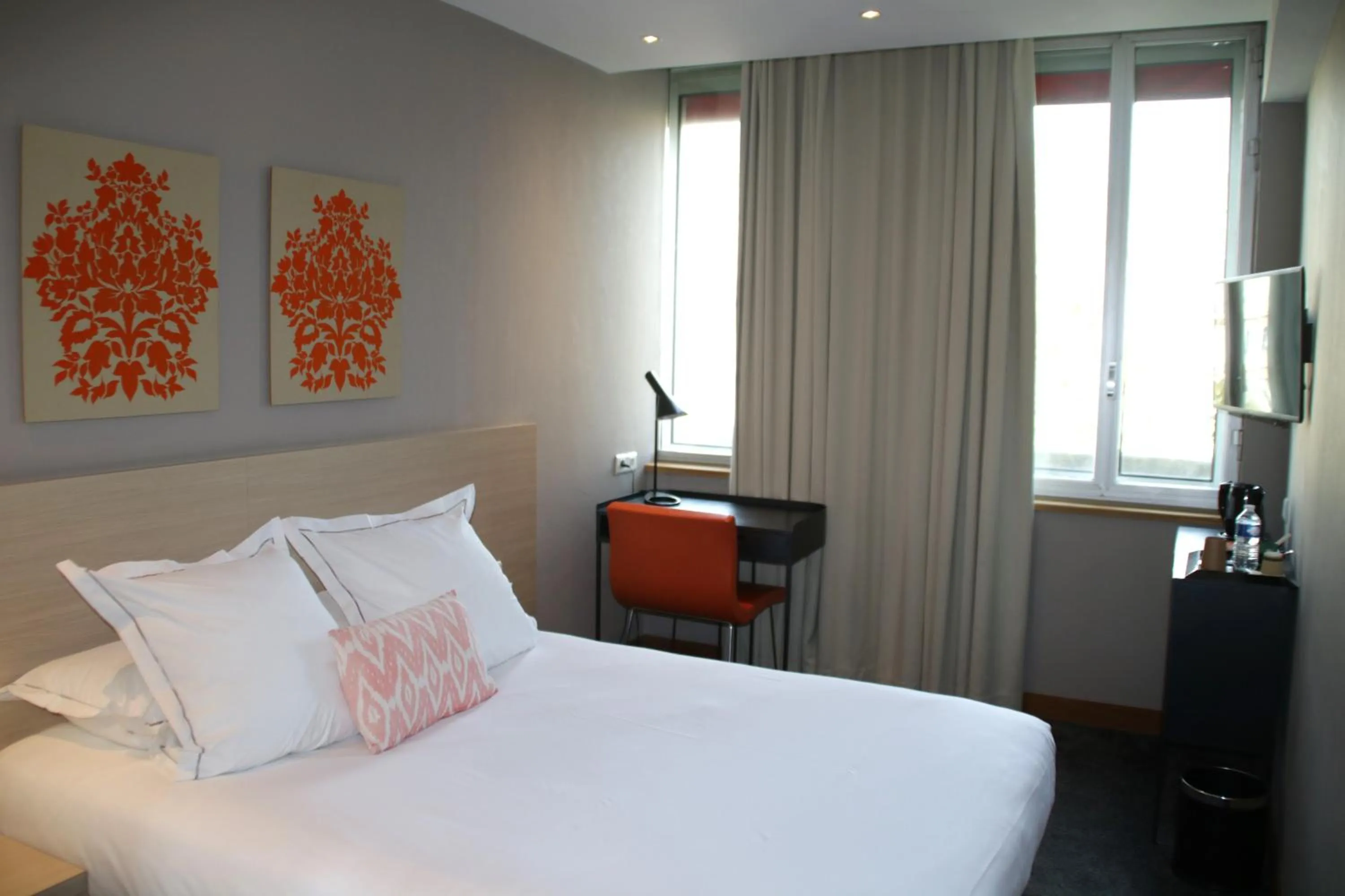 Bedroom, Bed in Hotel De France