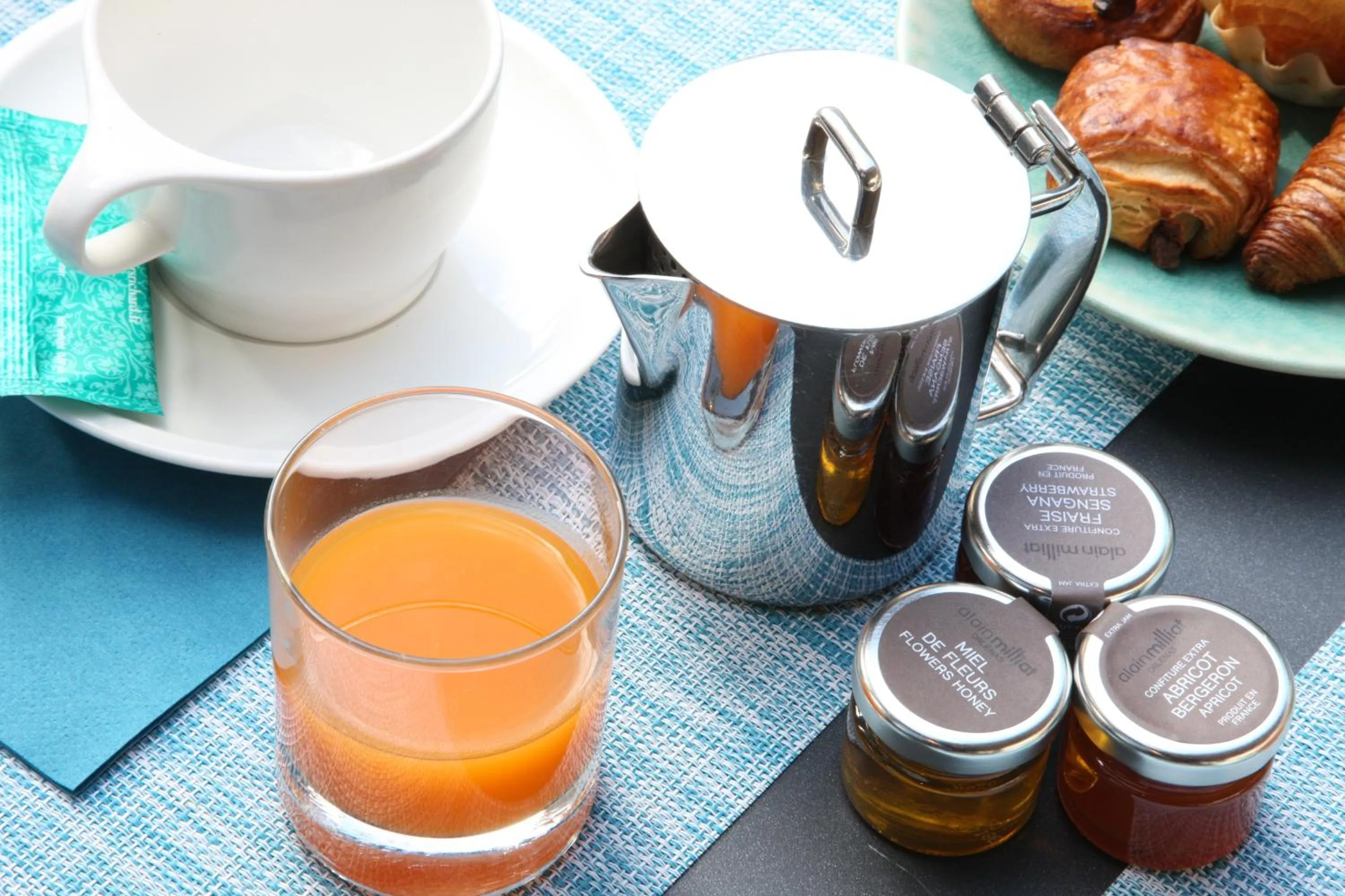 Buffet breakfast in Hotel De France