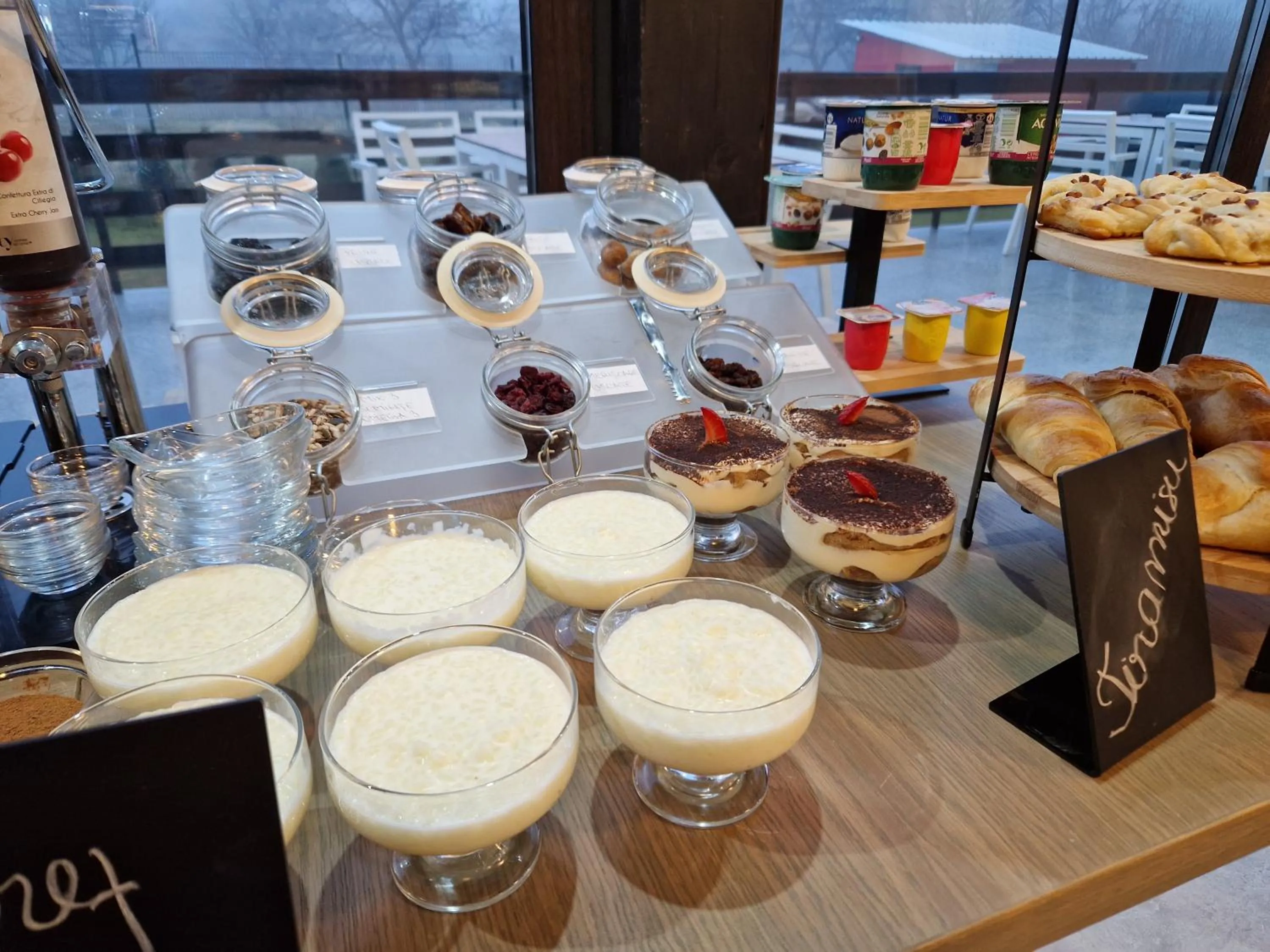 Buffet breakfast in New Wolf