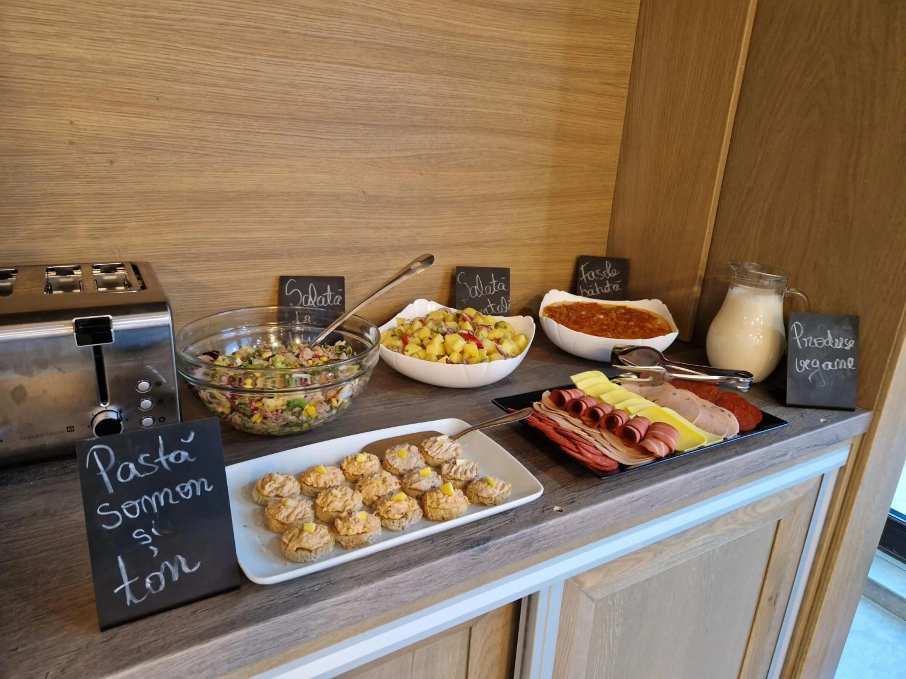 Buffet breakfast in New Wolf