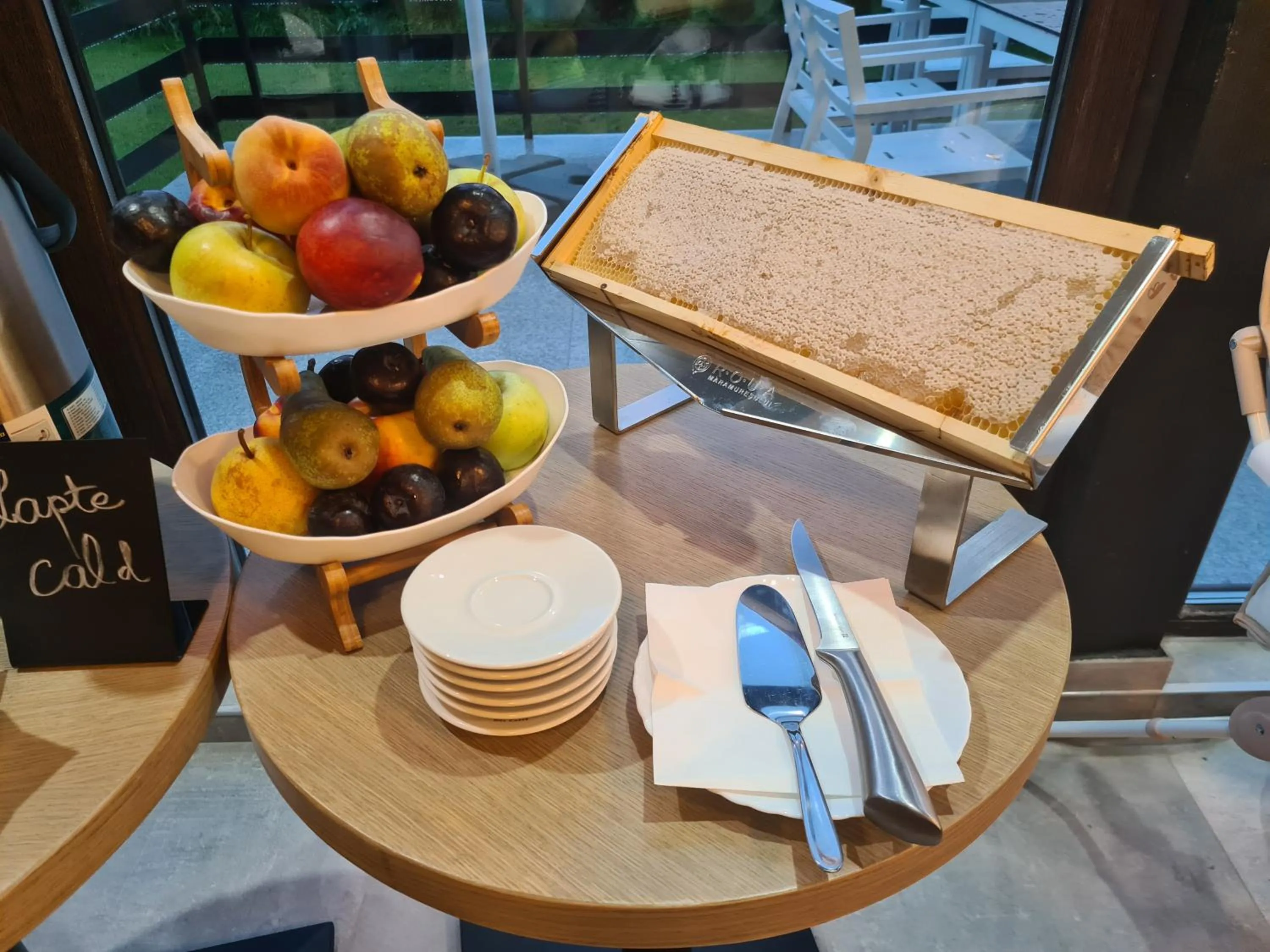 Breakfast in New Wolf