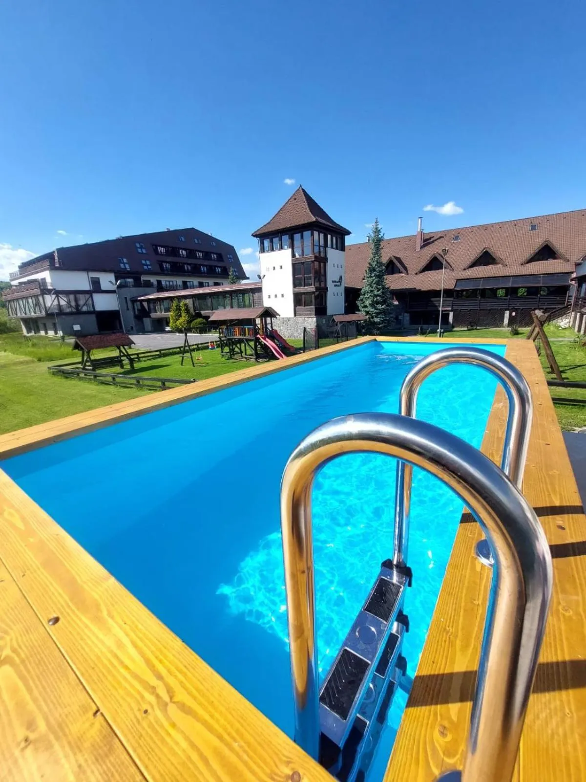 Swimming pool in New Wolf