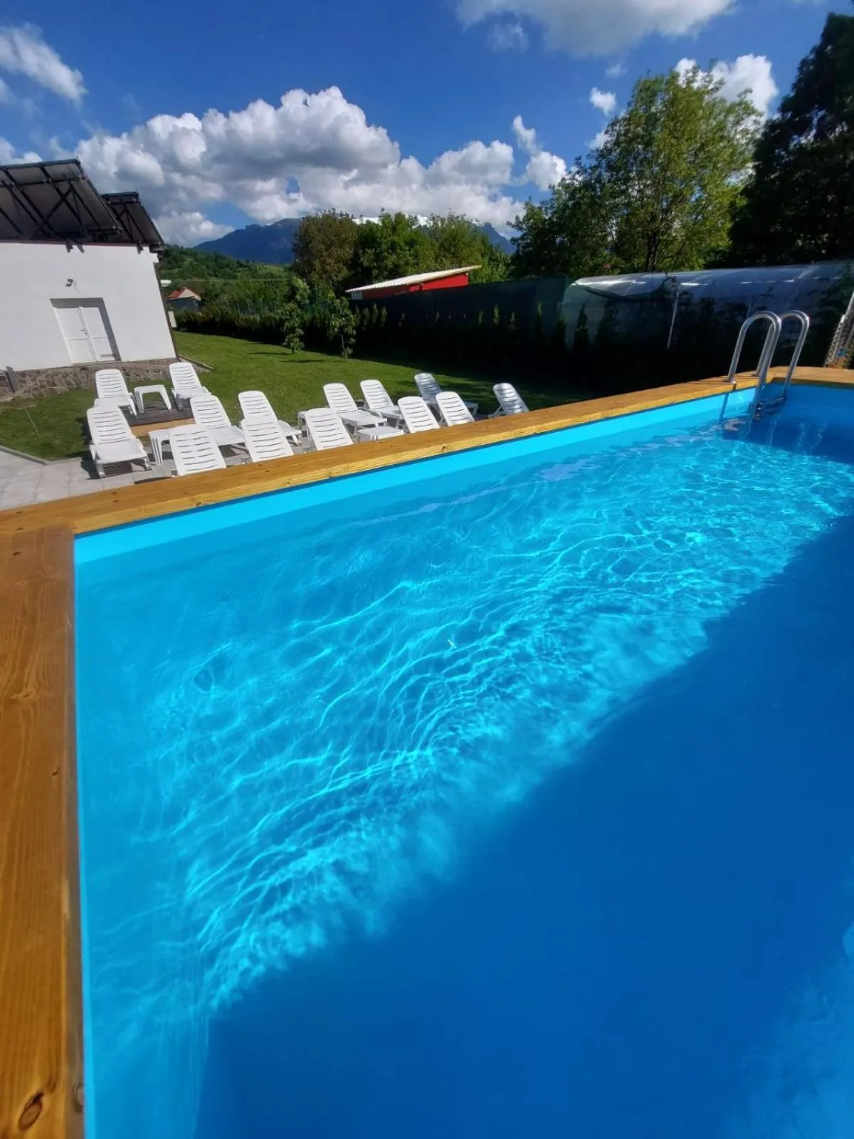 Swimming pool in New Wolf