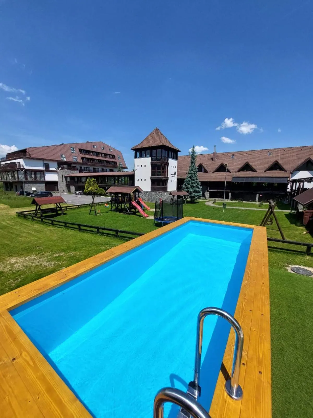 Swimming pool in New Wolf