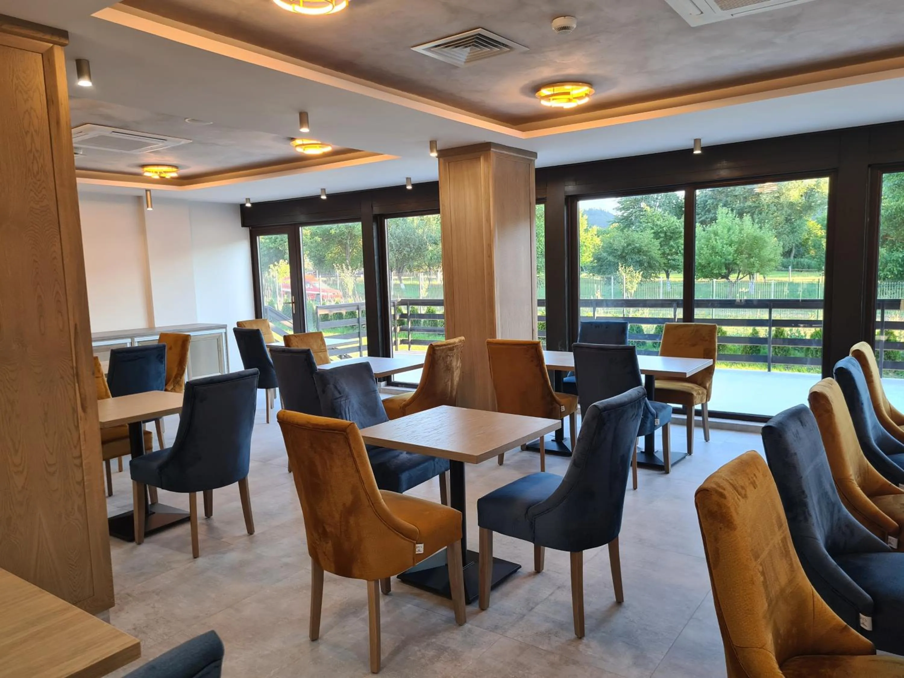 Lounge or bar in New Wolf