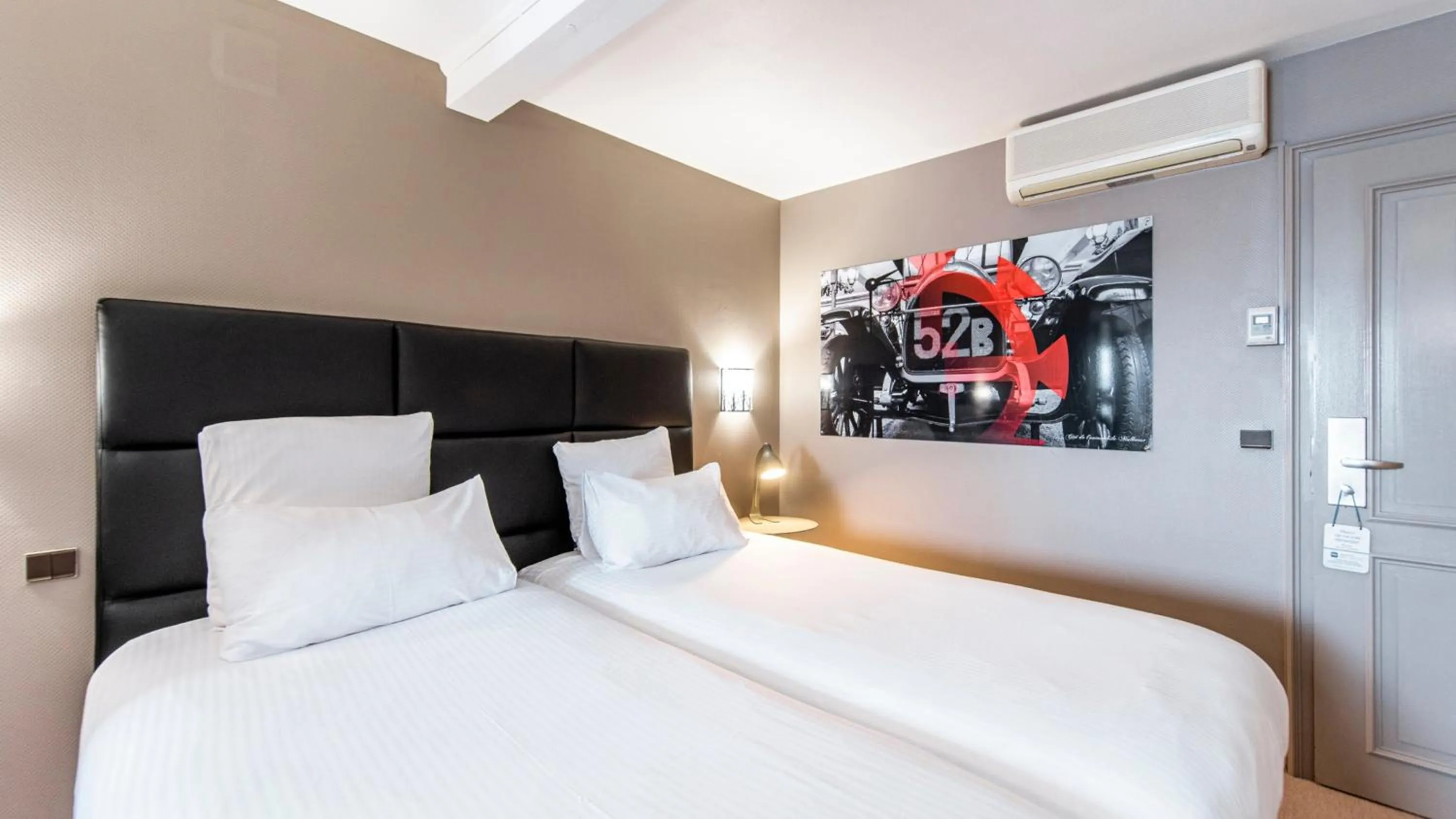 Property building, Bed in Best Western Plus Au cheval Blanc à Mulhouse