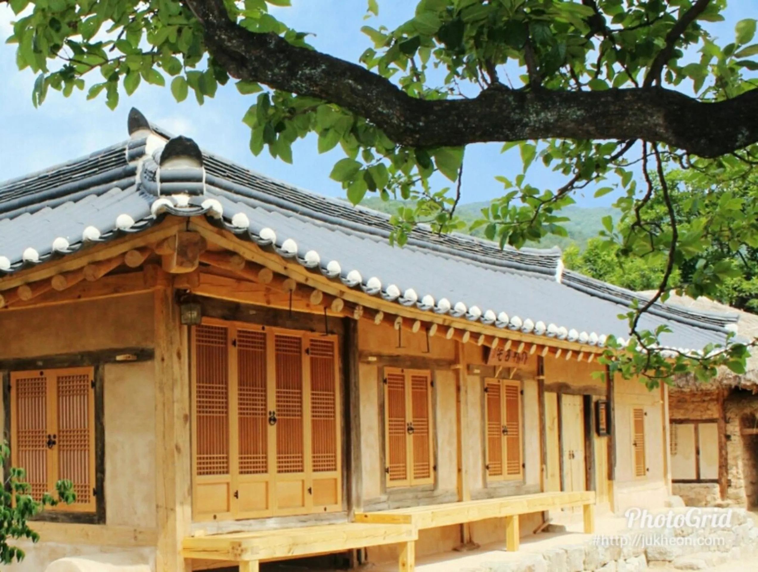 Property building in Jukheon Traditional House