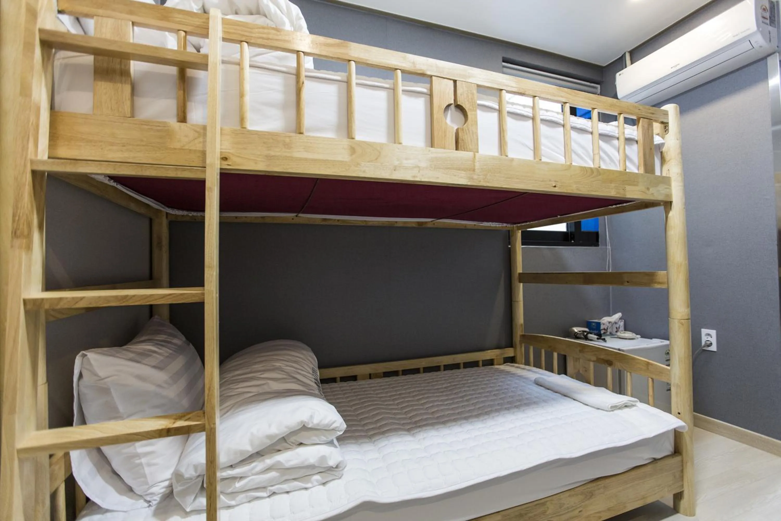 Shower, Bed in O'guest in Haeundae