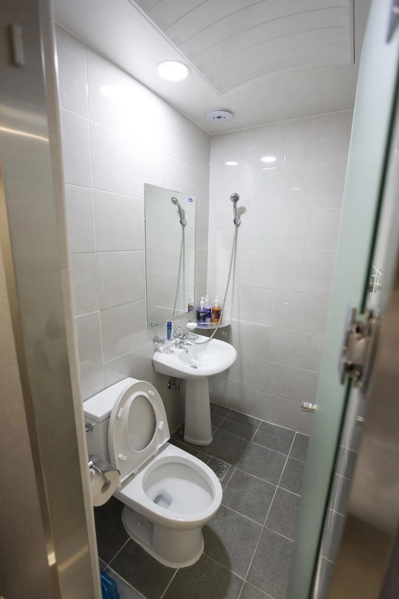 Toilet in O'guest in Haeundae