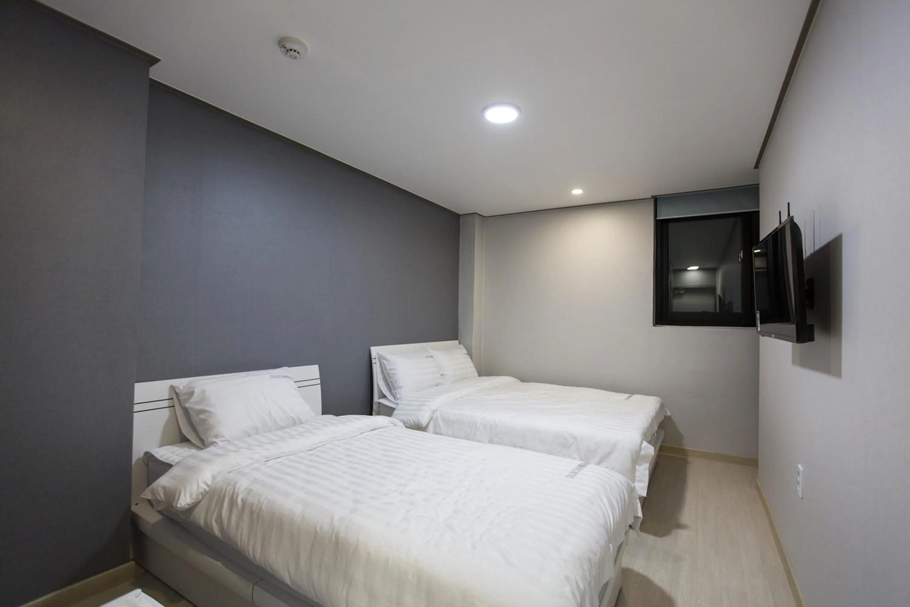 Shower, Bed in O'guest in Haeundae