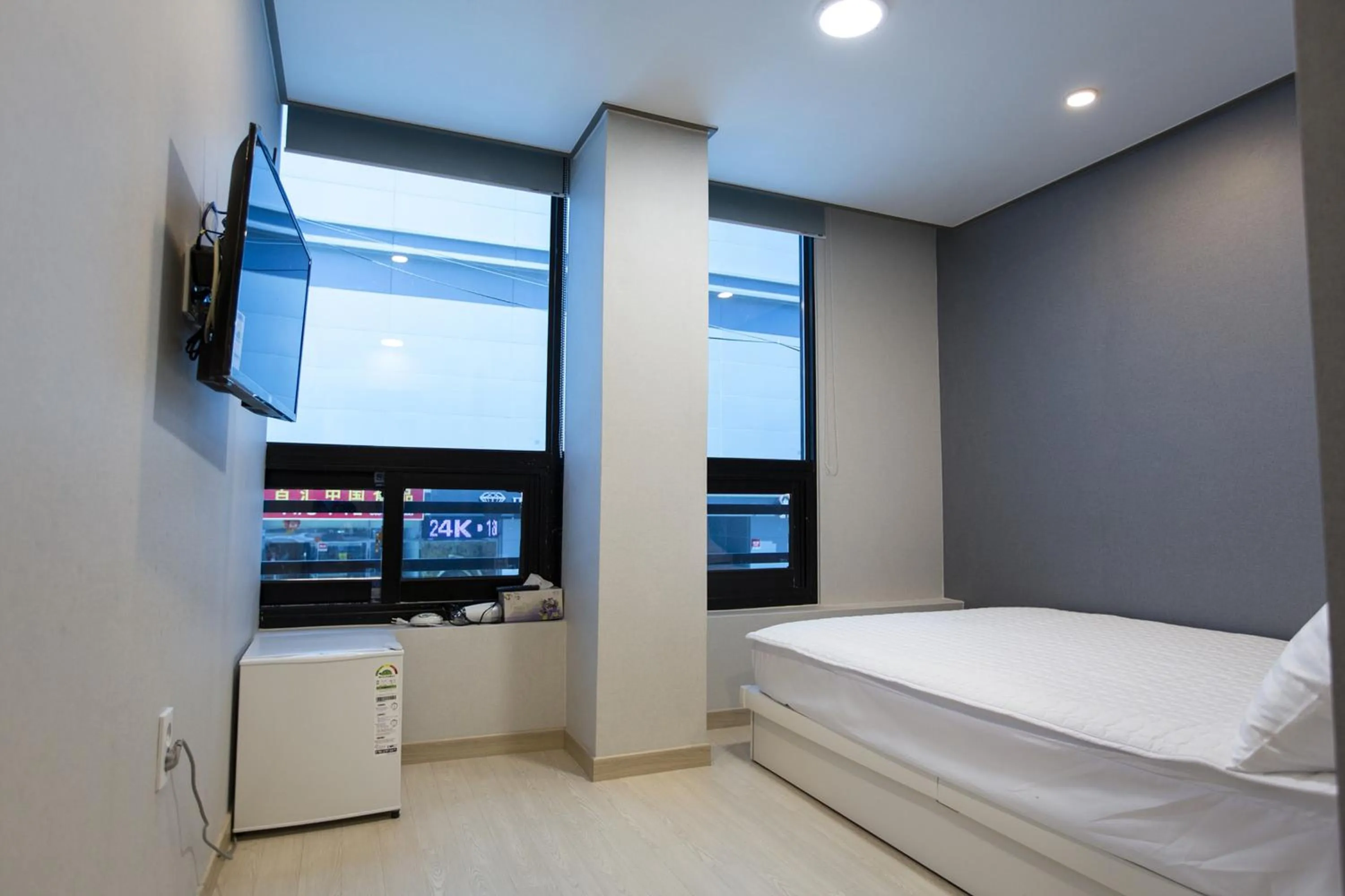 Shower, Bed in O'guest in Haeundae