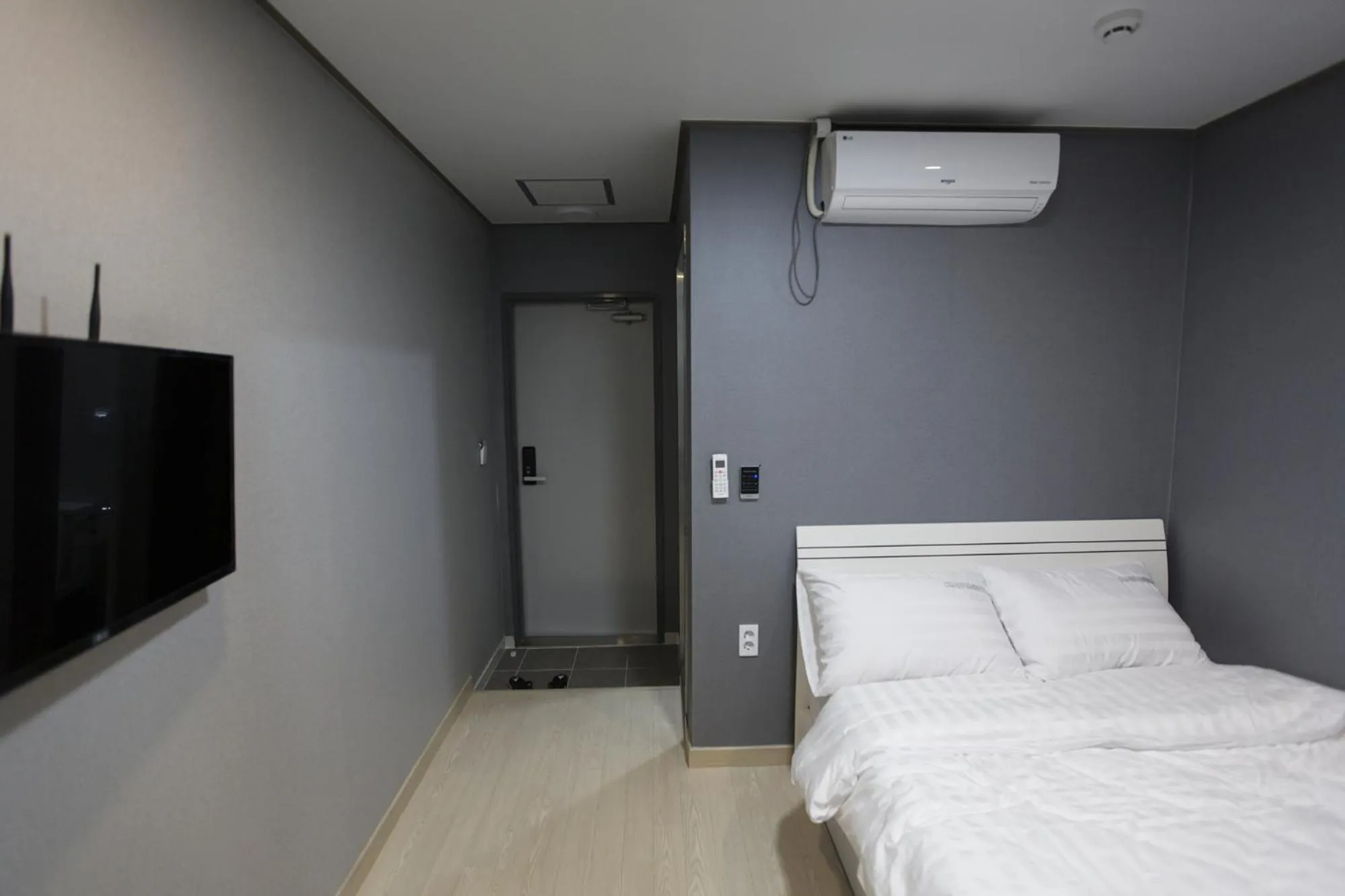 Shower, Bed in O'guest in Haeundae