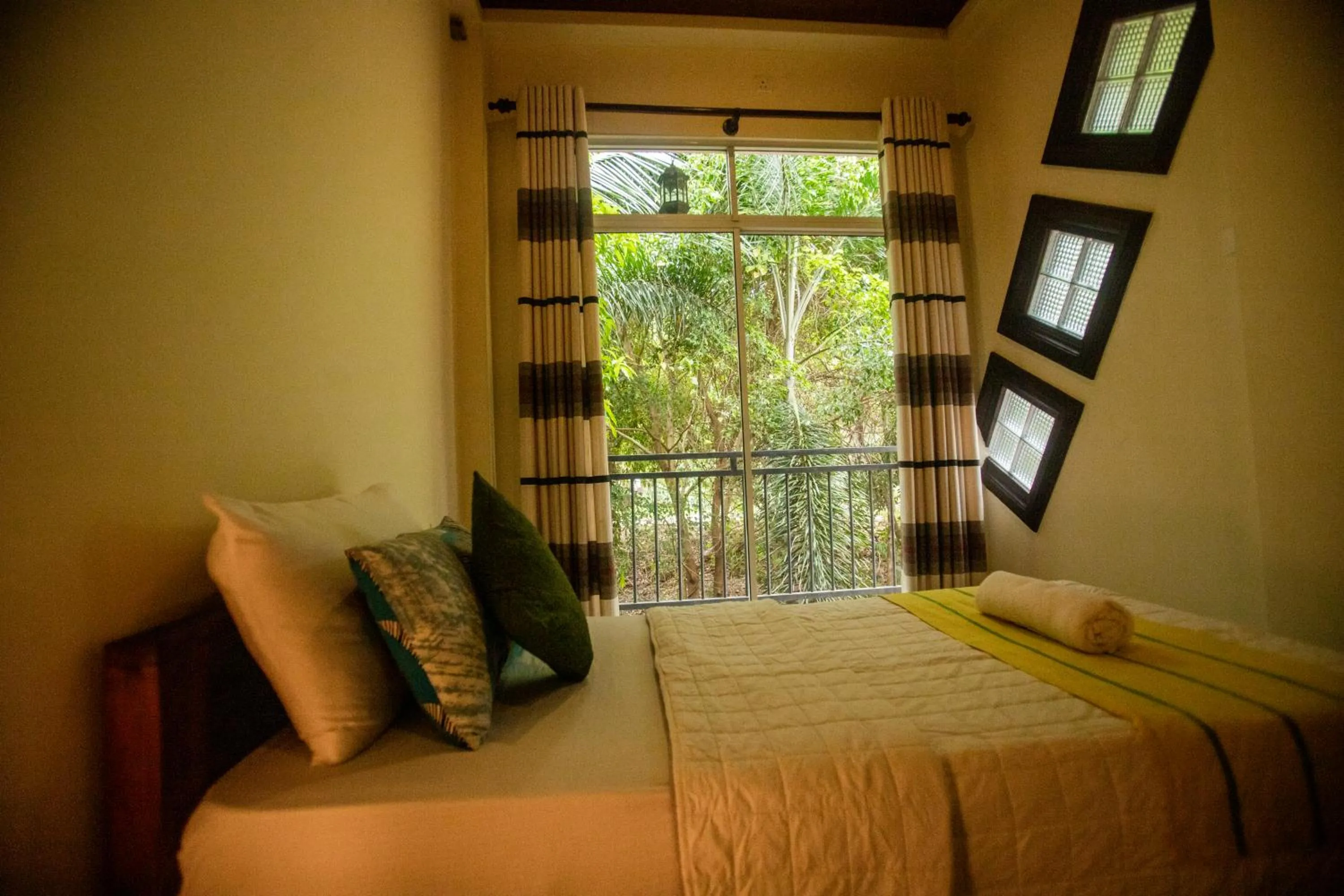 Bed in Evergreen Hotel Dambulla