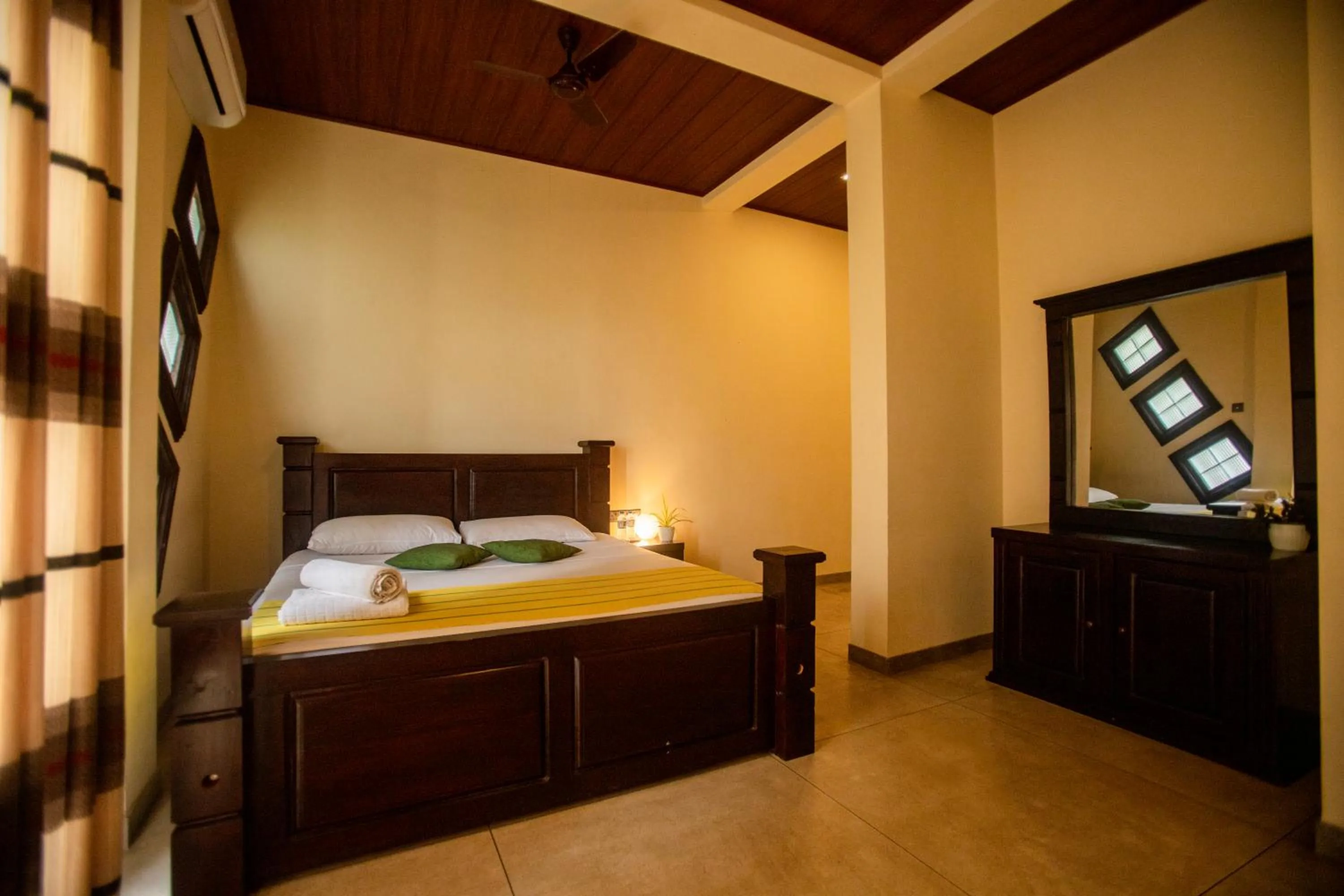Bed in Evergreen Hotel Dambulla