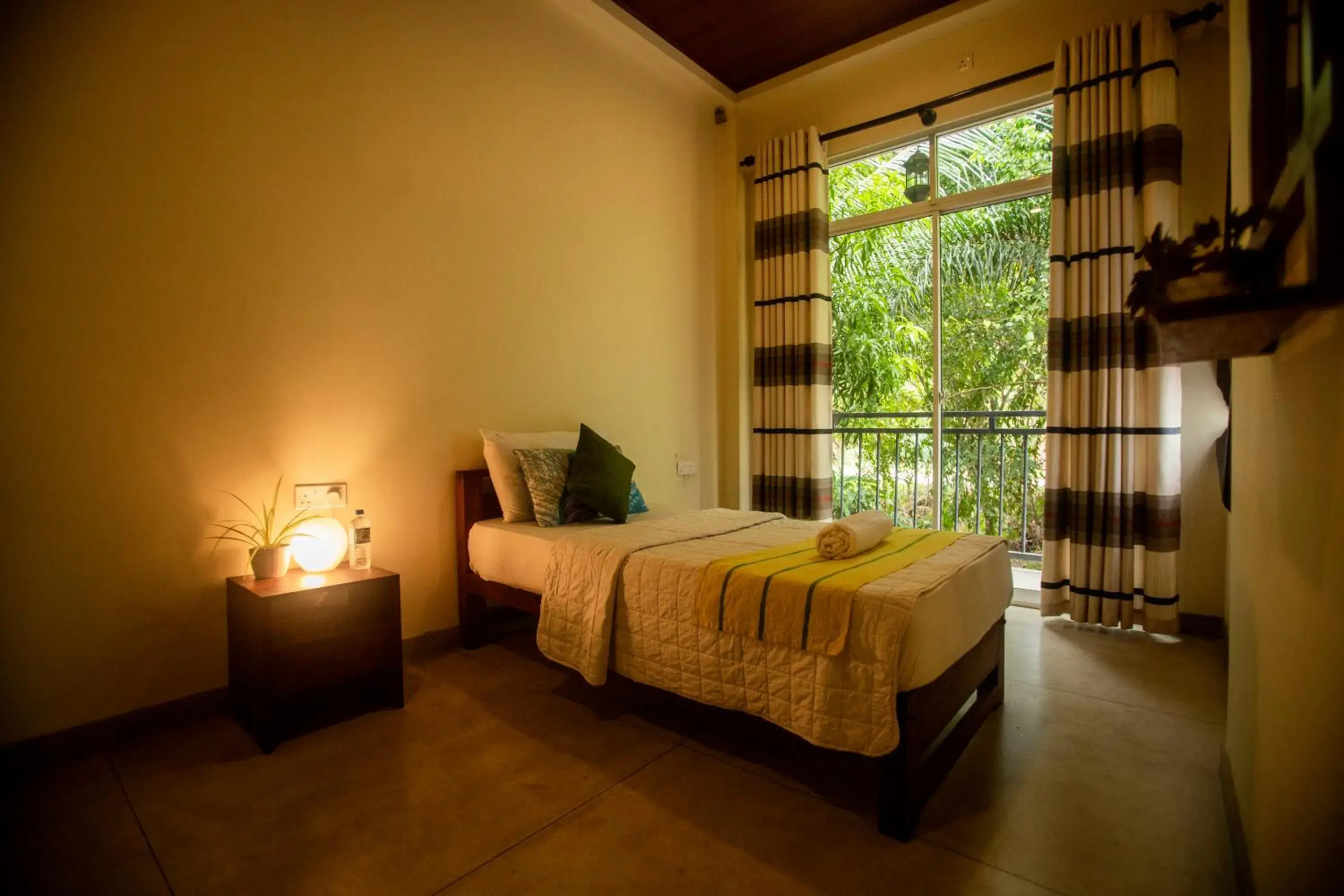 Single Room with Bath in Evergreen Hotel Dambulla Single Room with Bath in Evergreen Hotel Dambulla