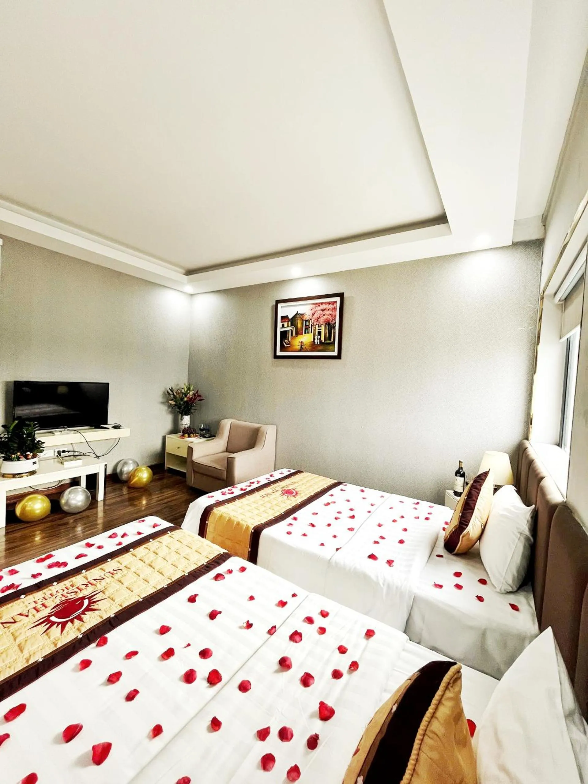 Bedroom, Bed in Sunrise Hanoi Hotel