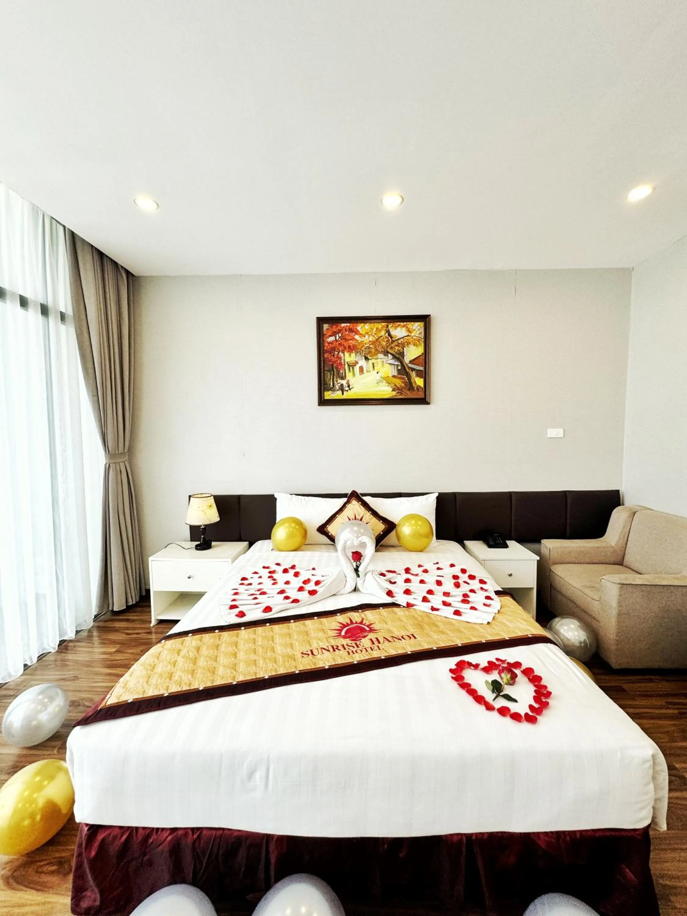 Bedroom, Bed in Sunrise Hanoi Hotel