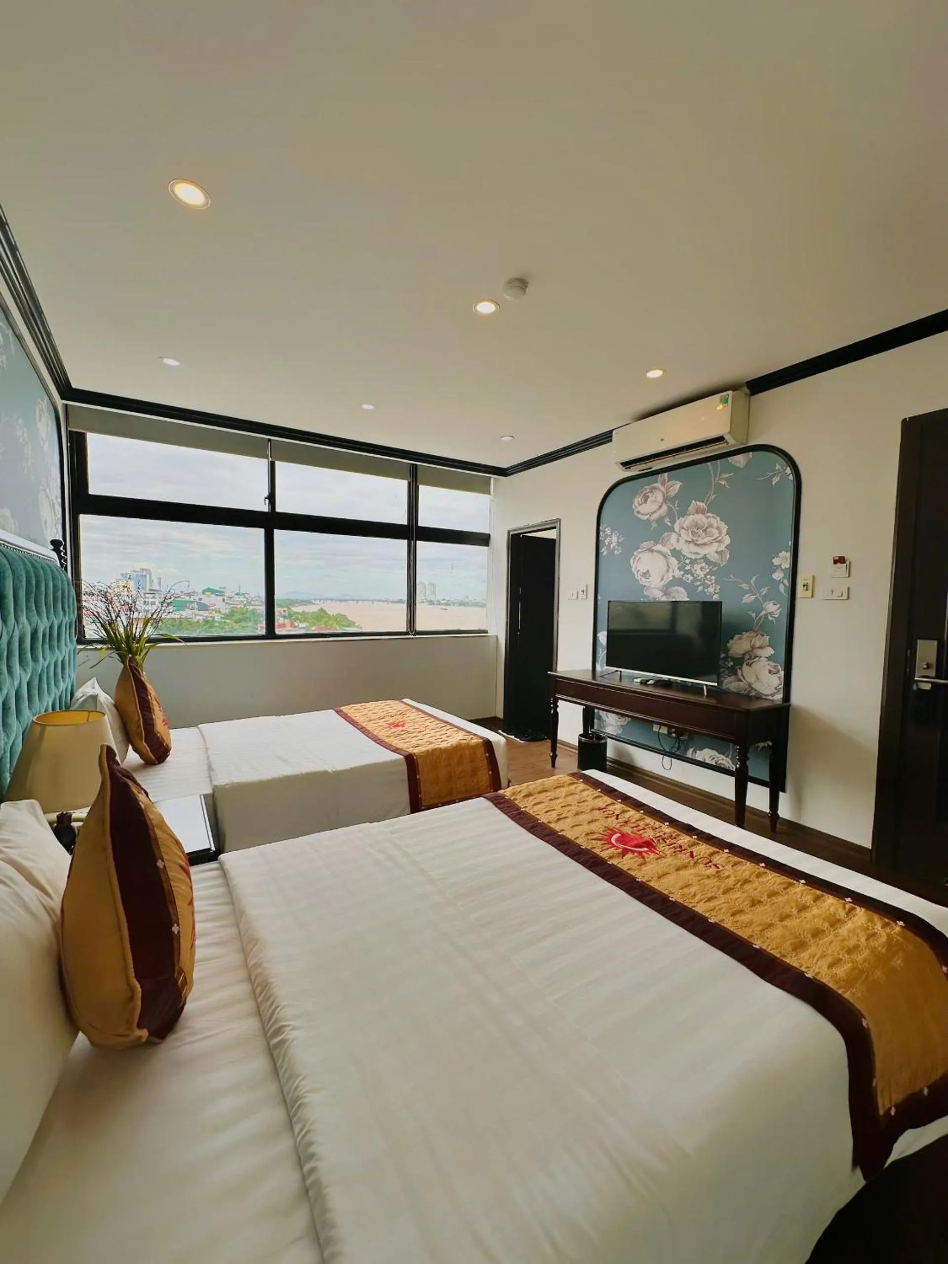 Bed in Sunrise Hanoi Hotel