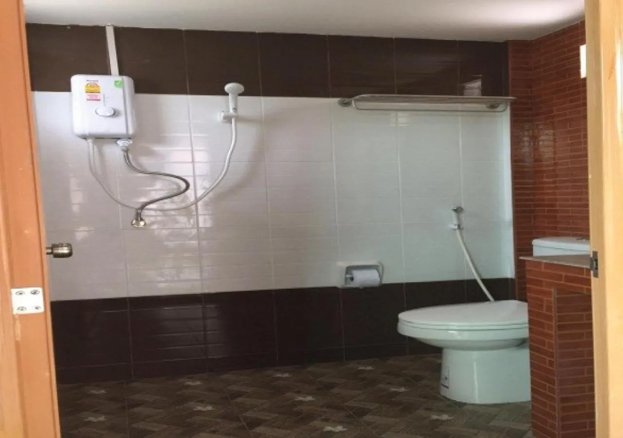 Shower in Sisatchanalai Heritage Resort